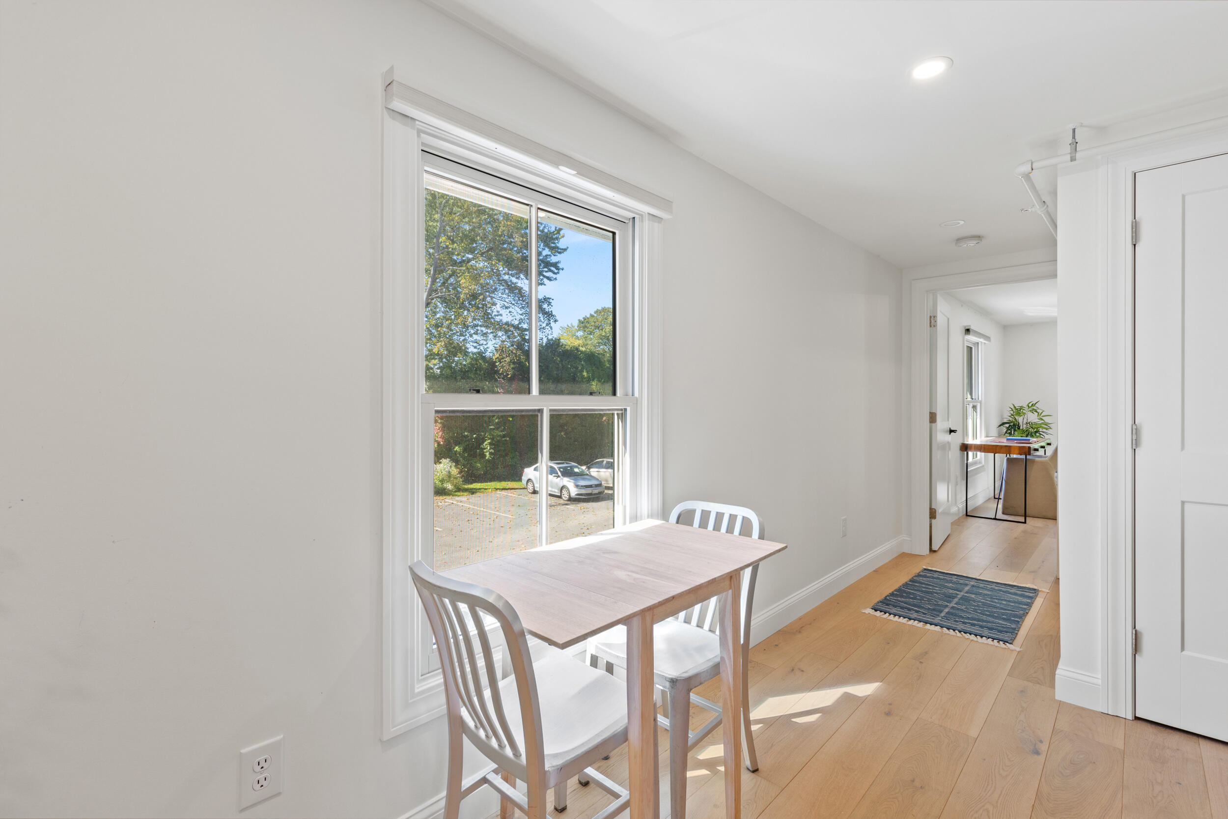 372 Main Street, 201