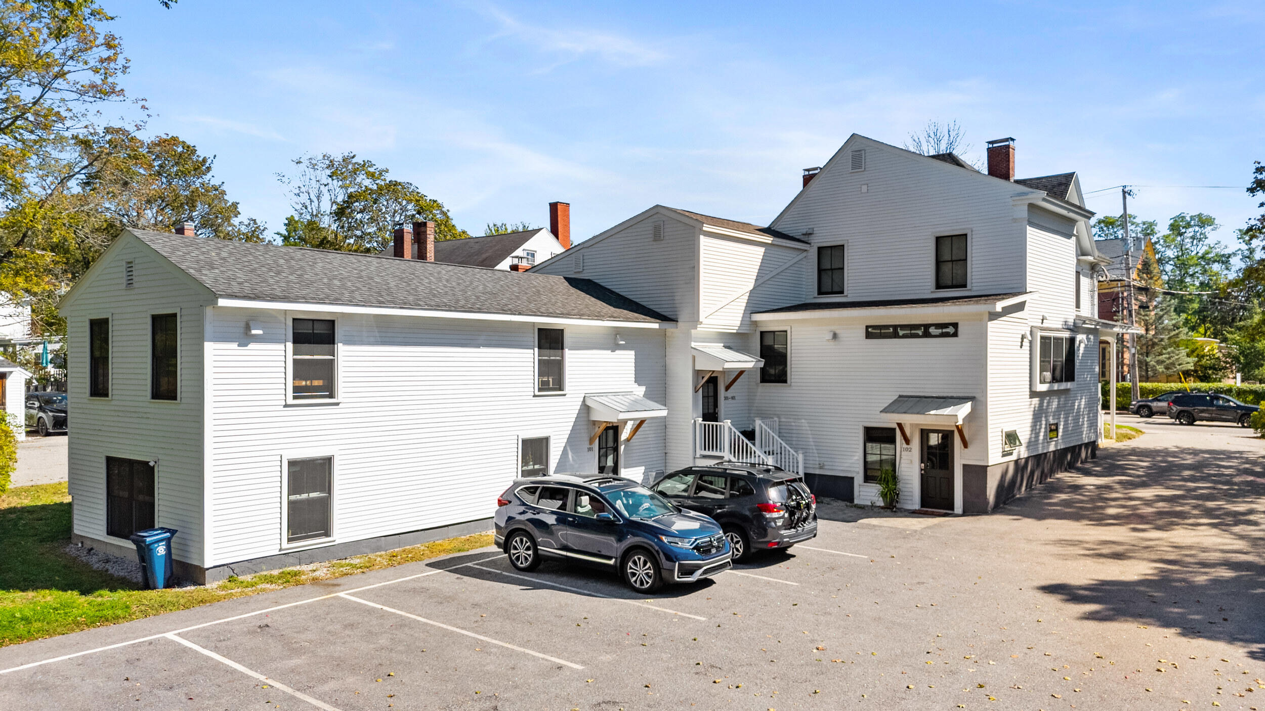 372 Main Street, 201