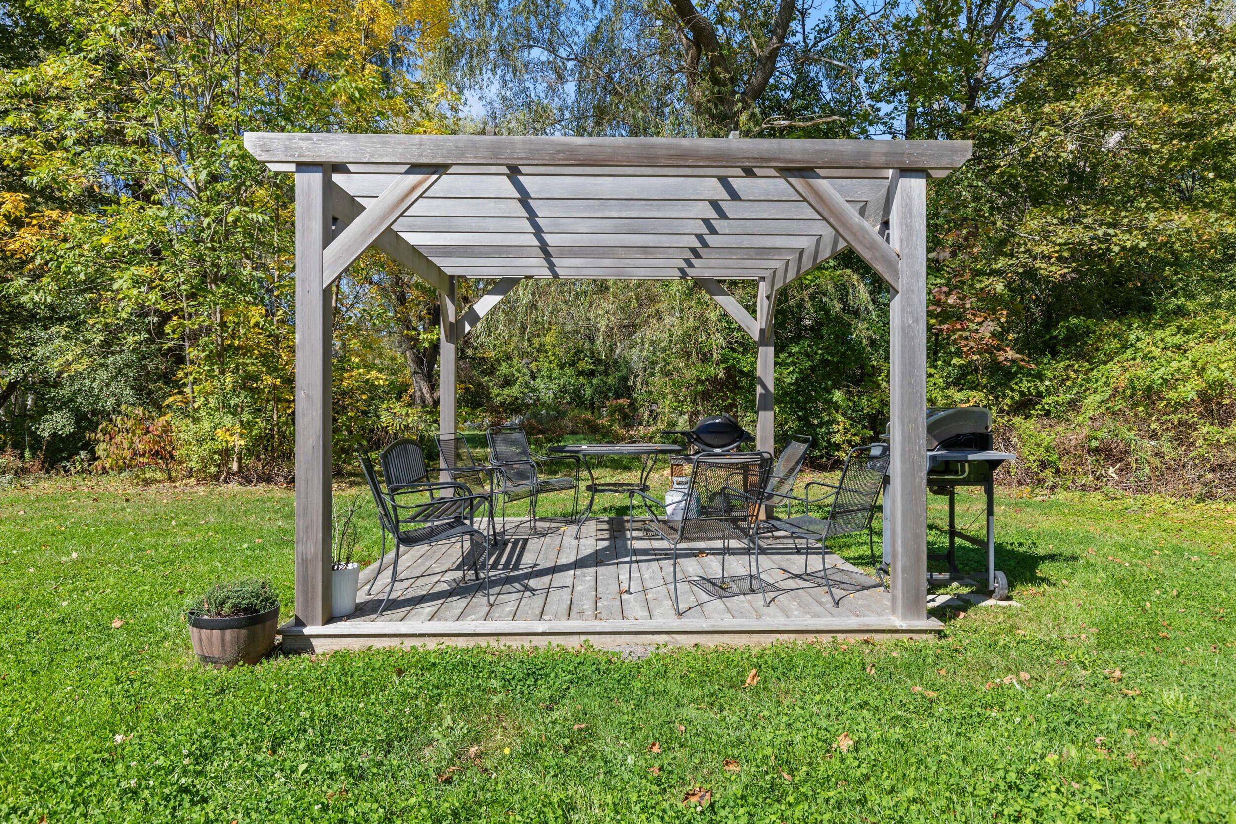 372 Main Street, 201