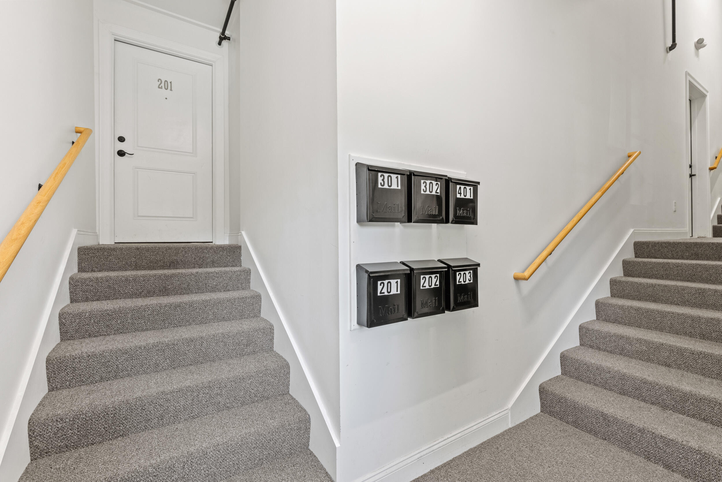 372 Main Street, 201