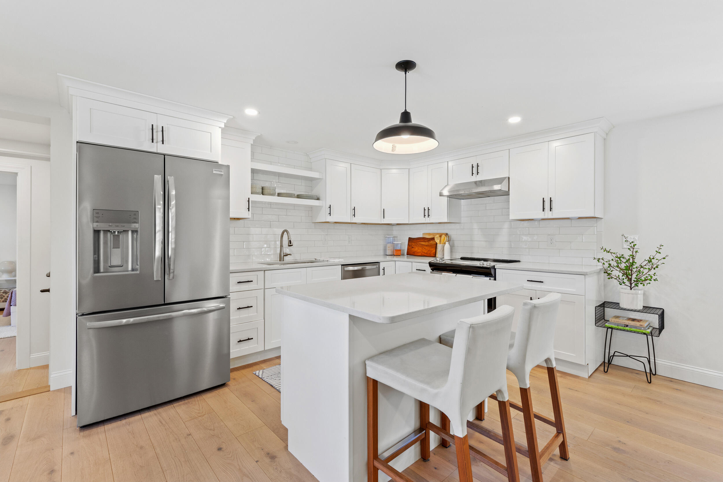 372 Main Street, 201