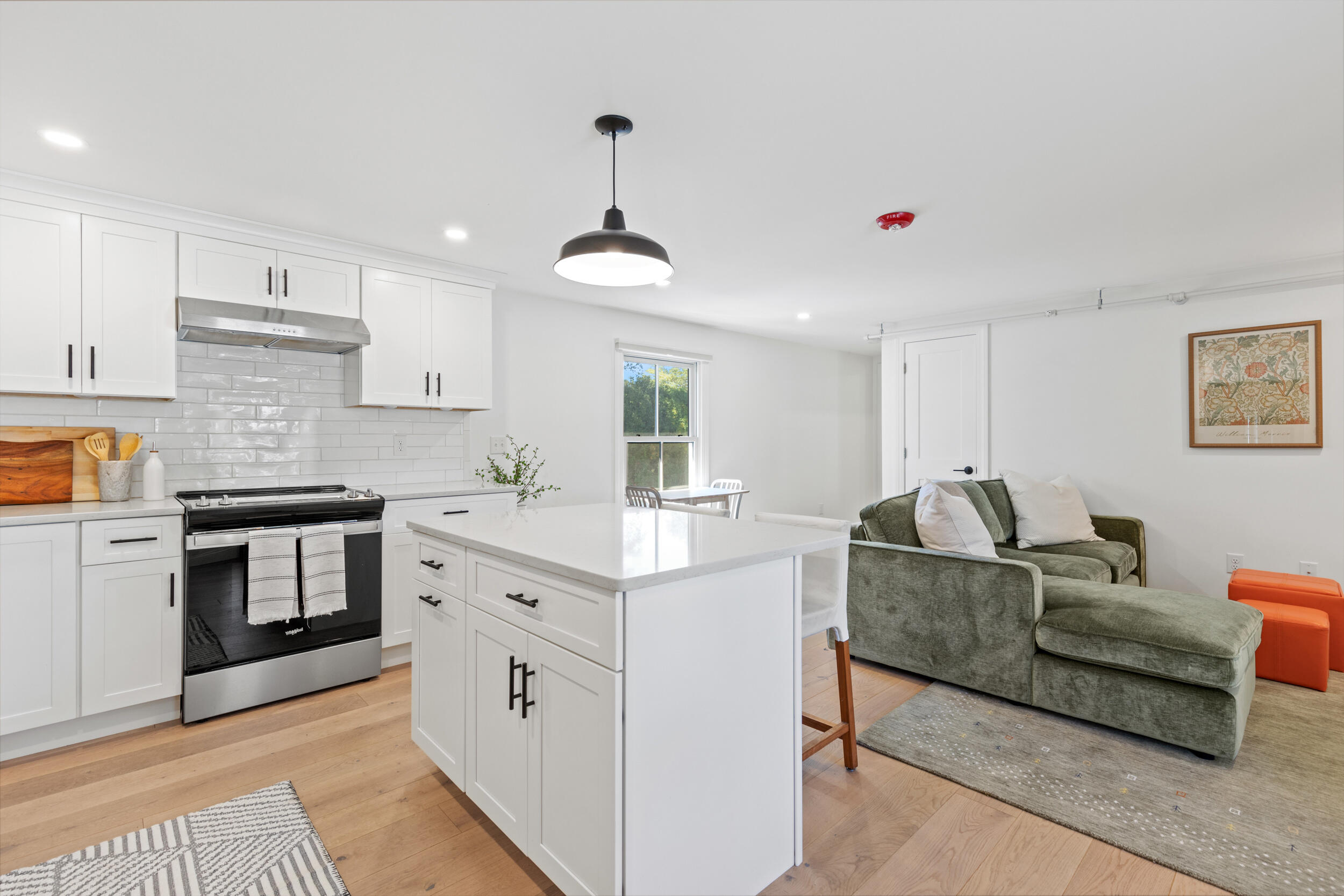 372 Main Street, 201