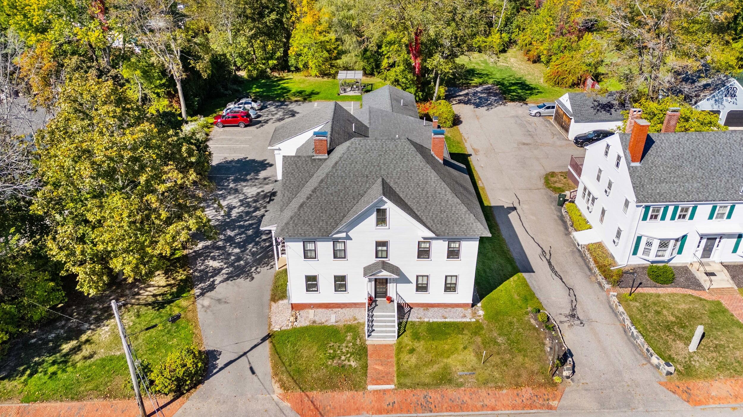 372 Main Street, 201