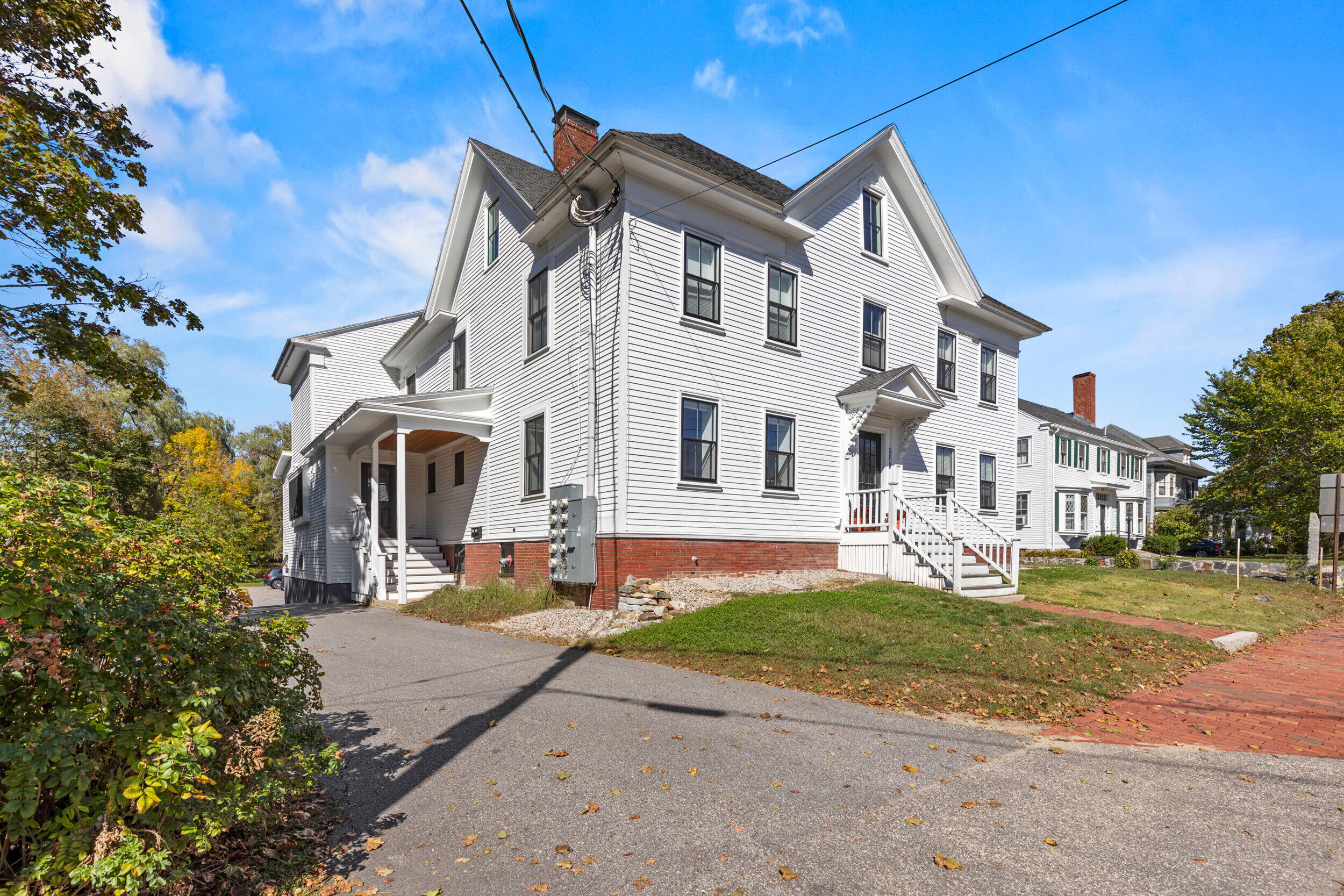 372 Main Street, 201