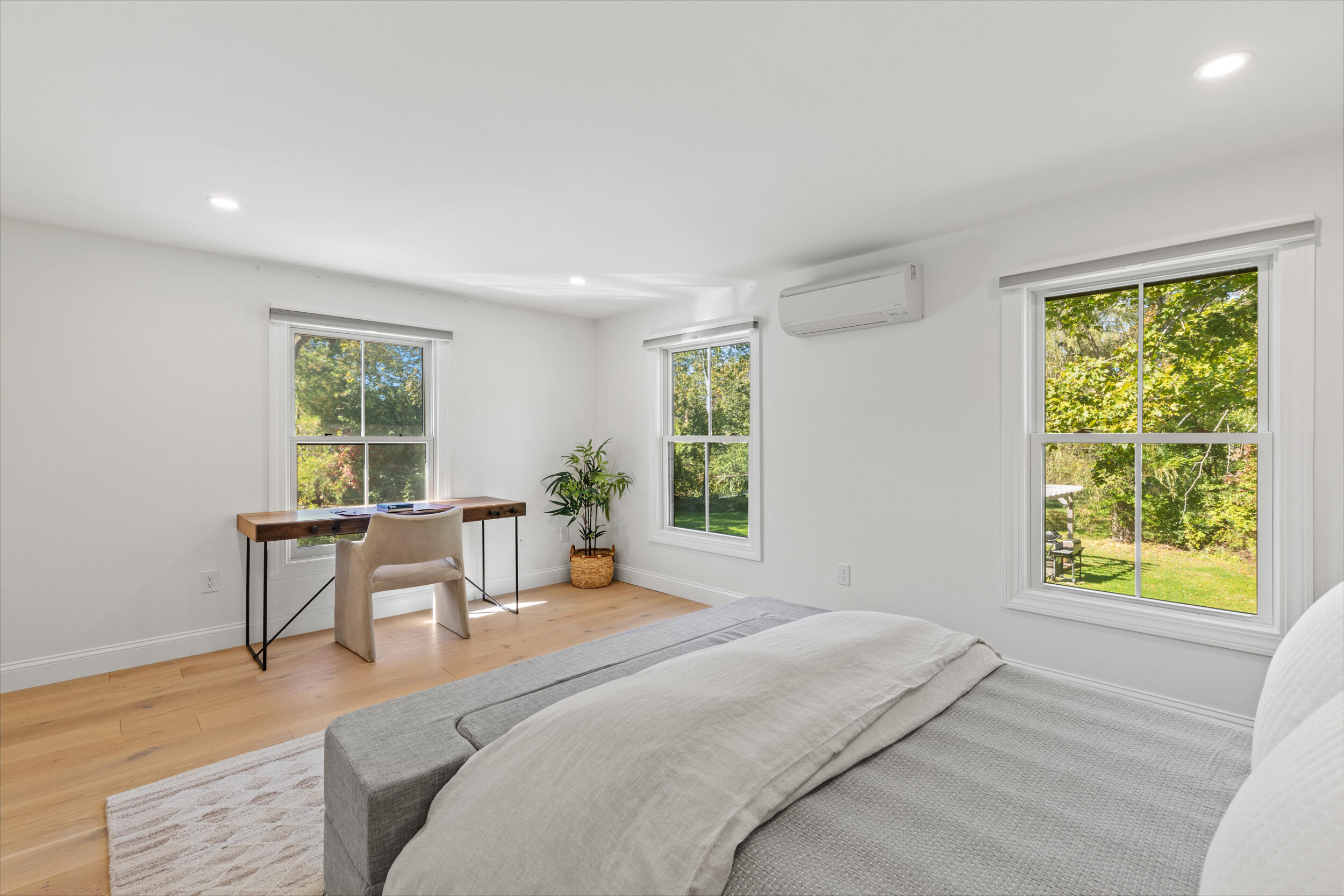 372 Main Street, 201