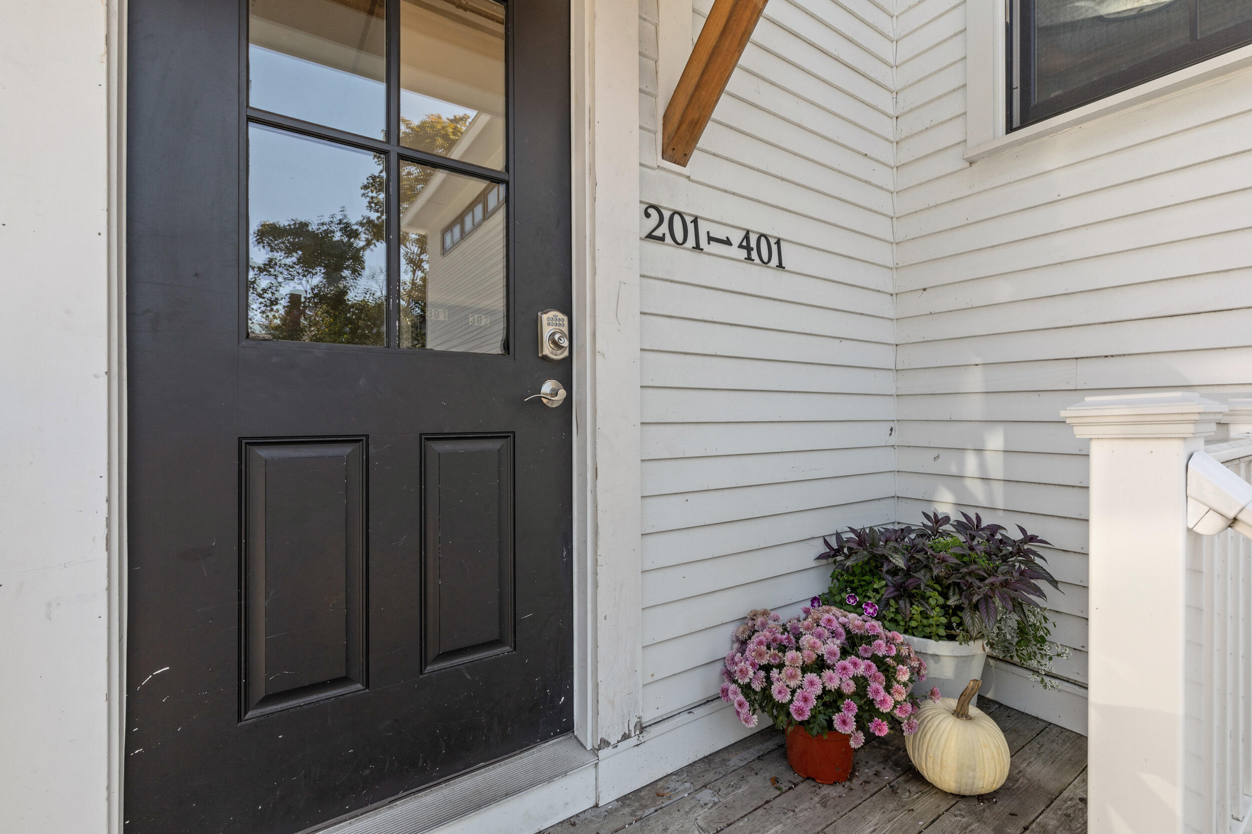 372 Main Street, 201