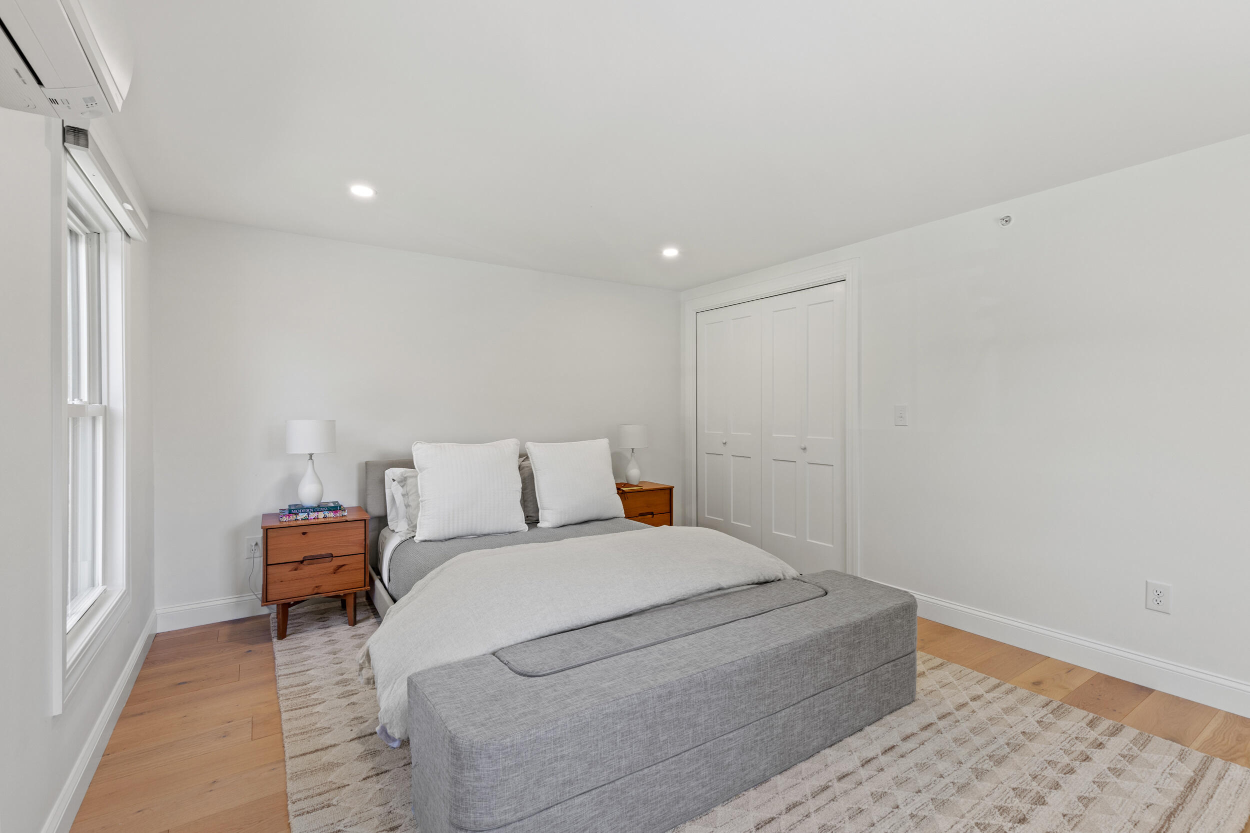 372 Main Street, 201