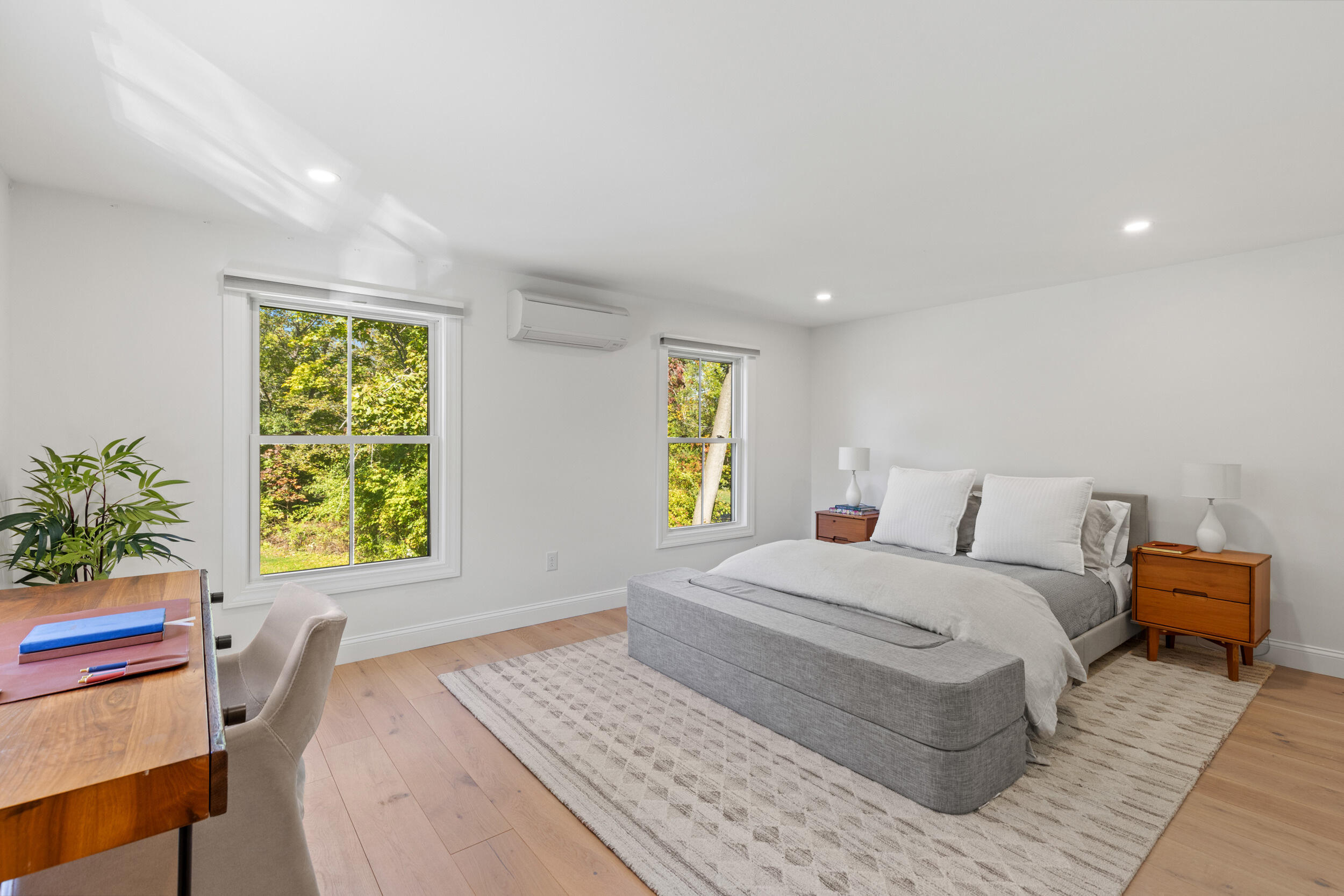 372 Main Street, 201