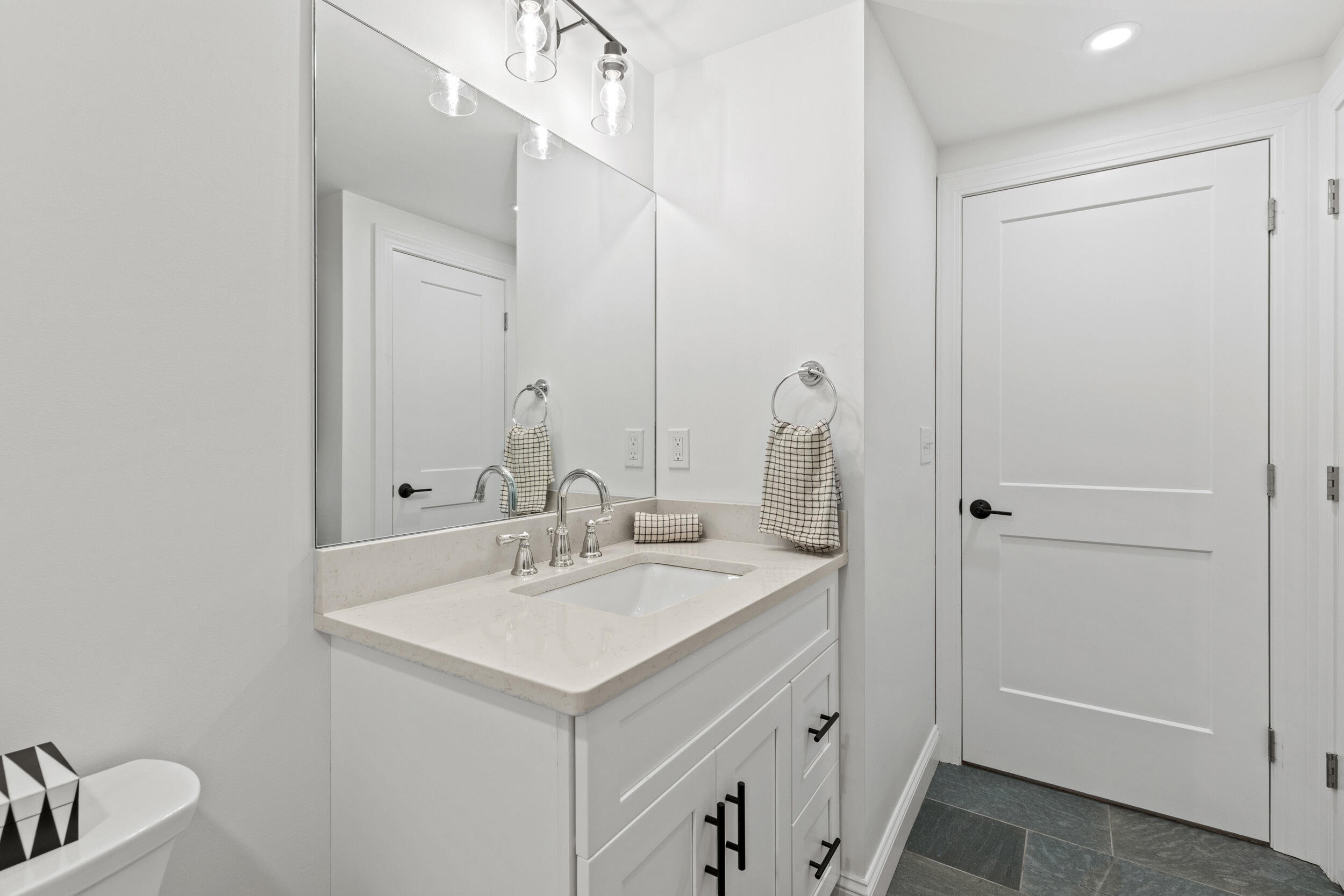 372 Main Street, 201