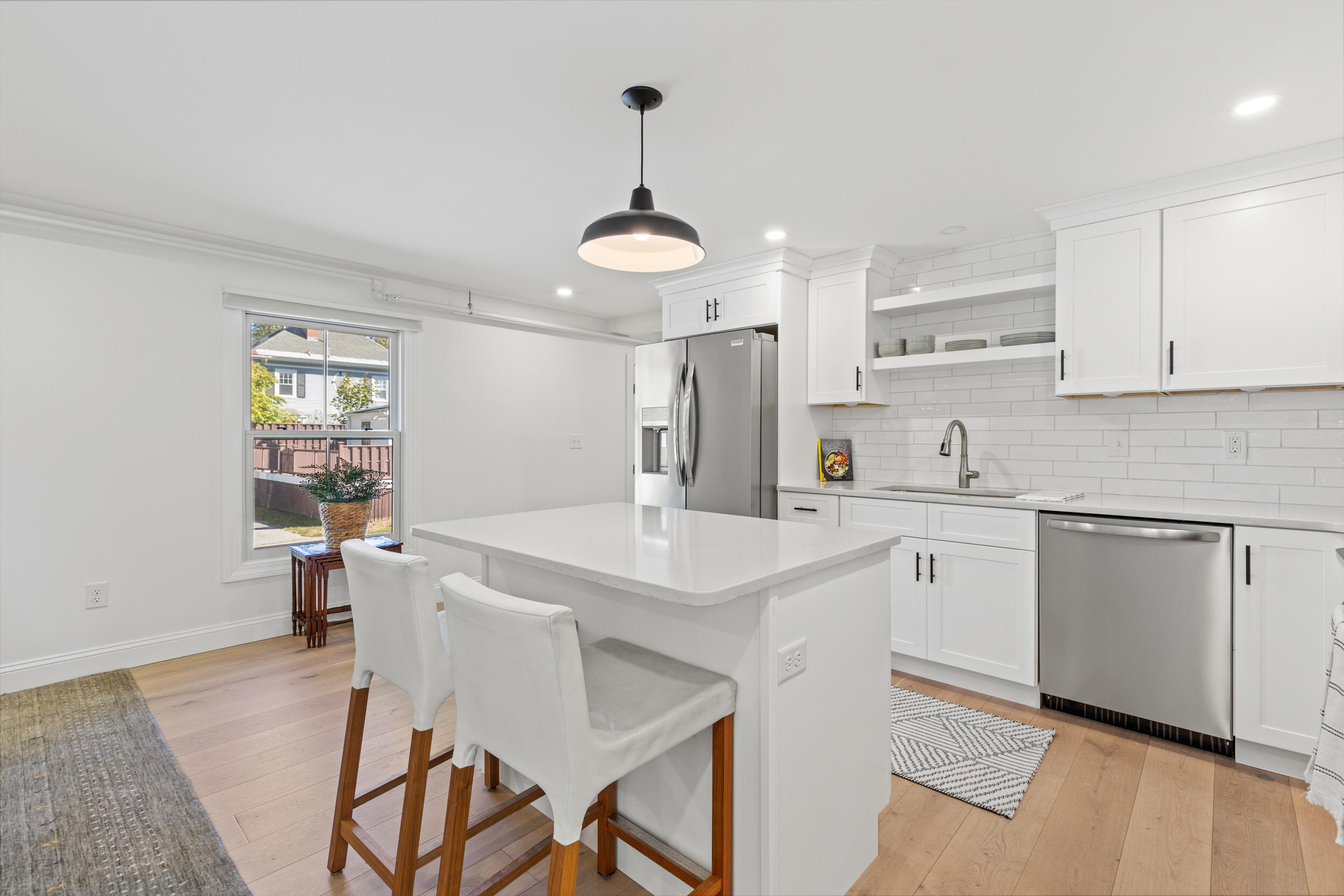 372 Main Street, 201