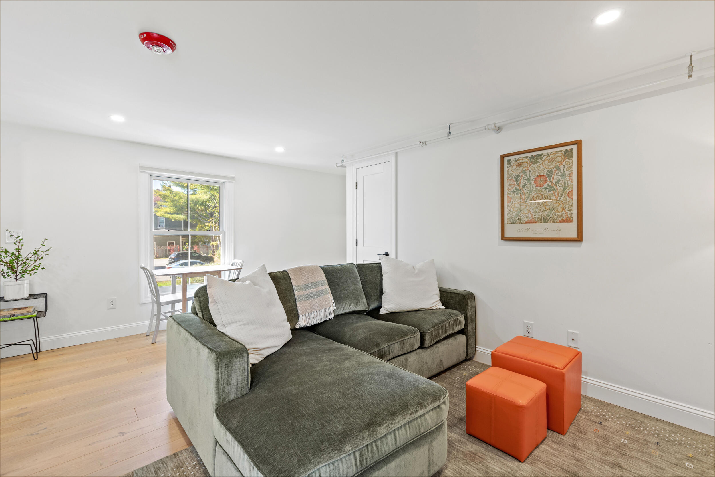 372 Main Street, 201