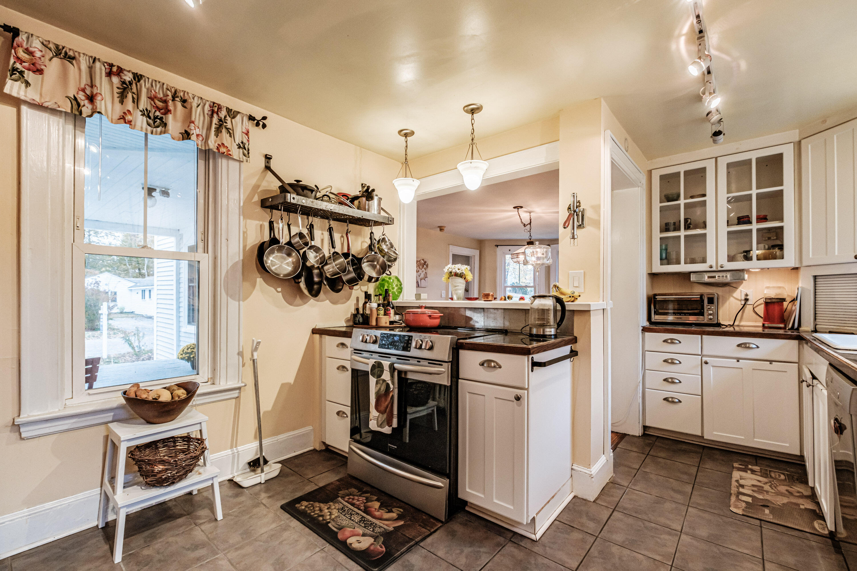 10 Whitehall Avenue