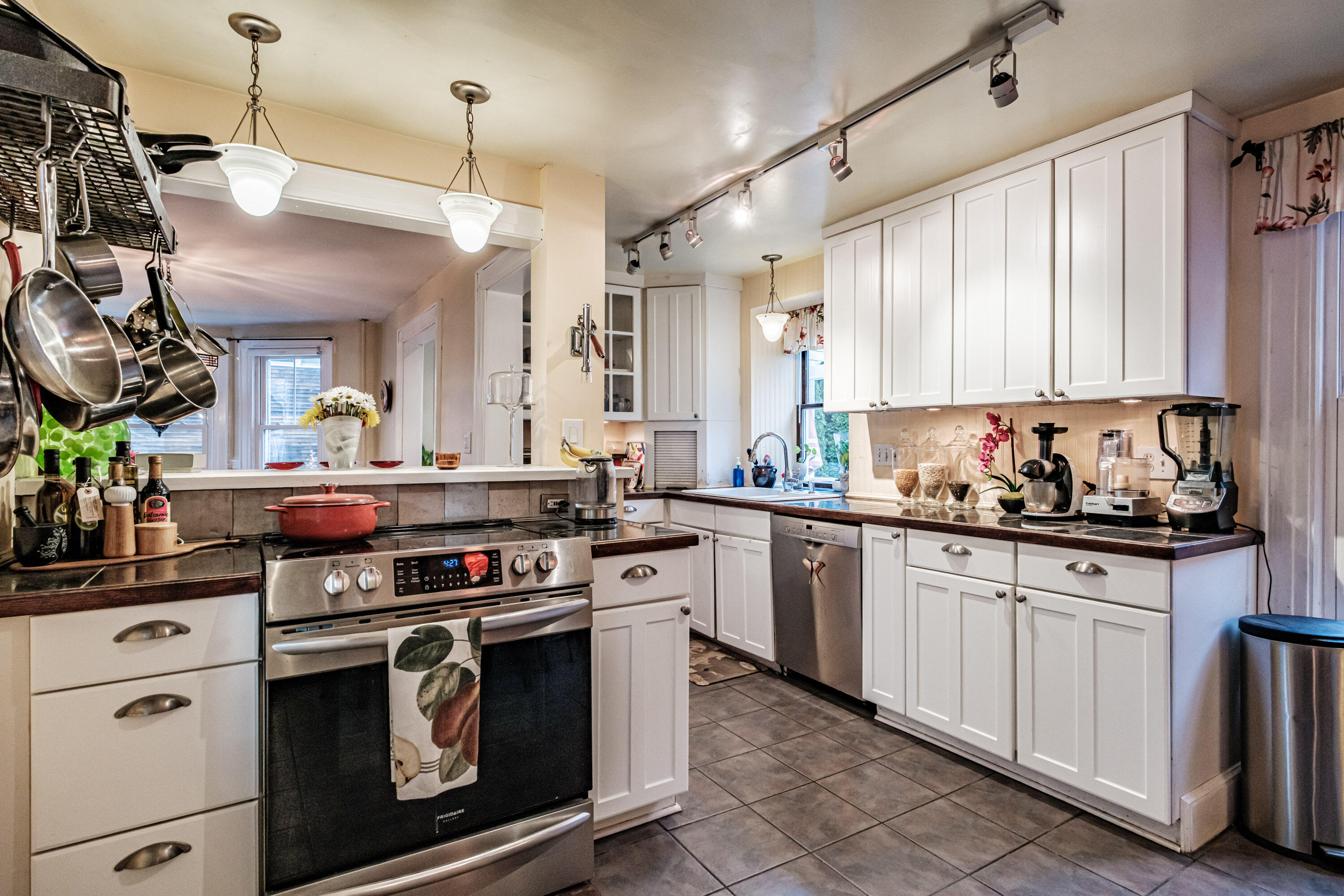 10 Whitehall Avenue