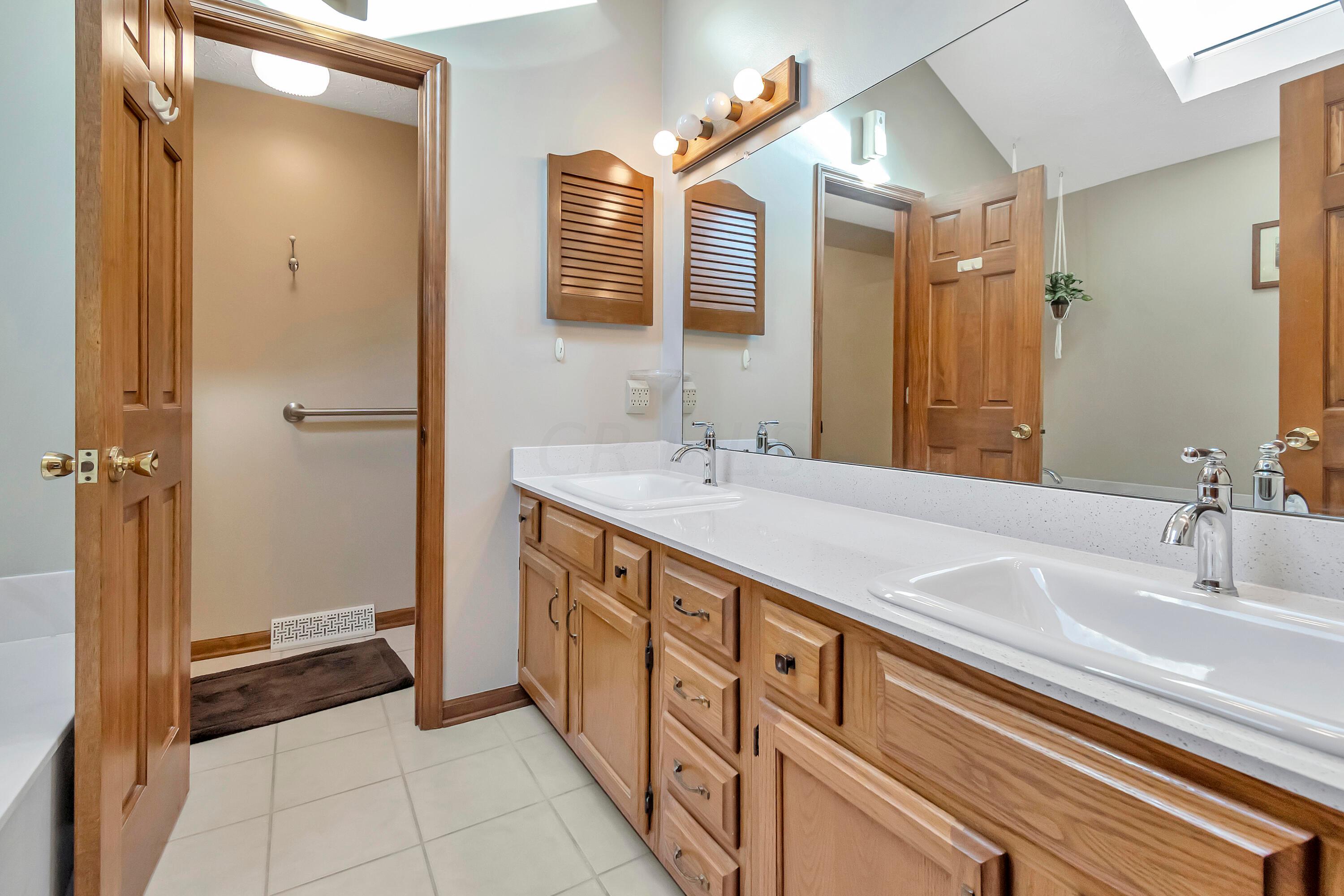 7453 Lindbrook Court