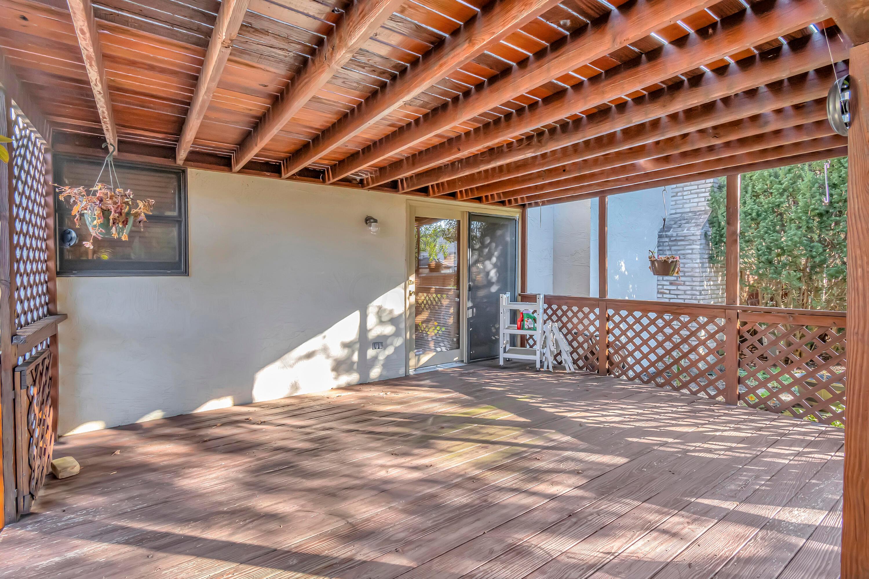 7453 Lindbrook Court