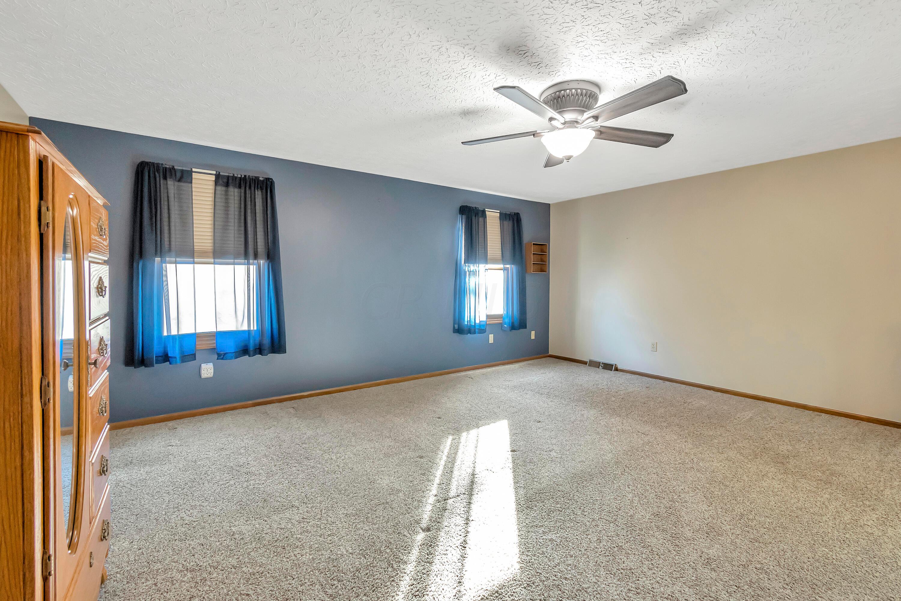 7453 Lindbrook Court