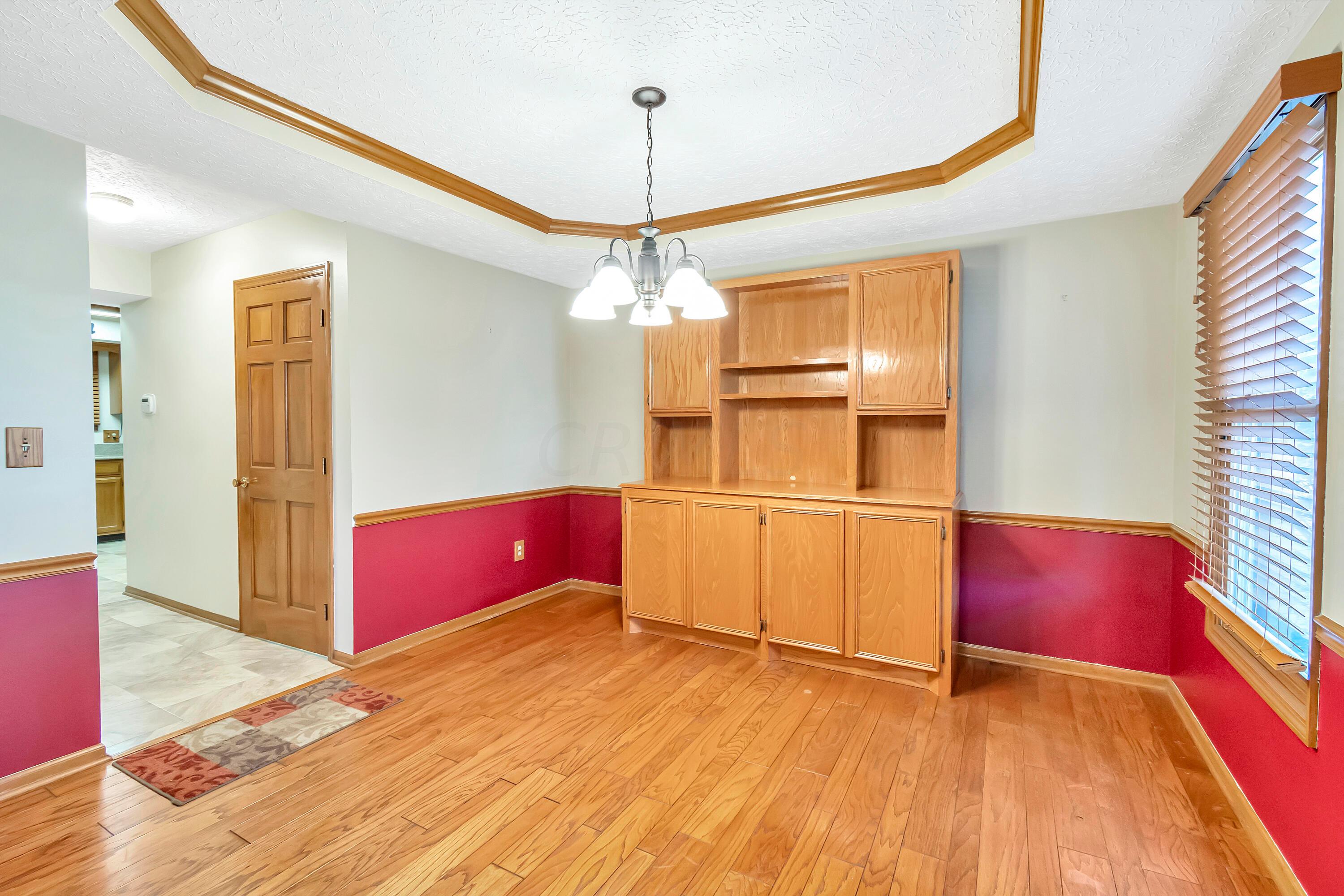 7453 Lindbrook Court