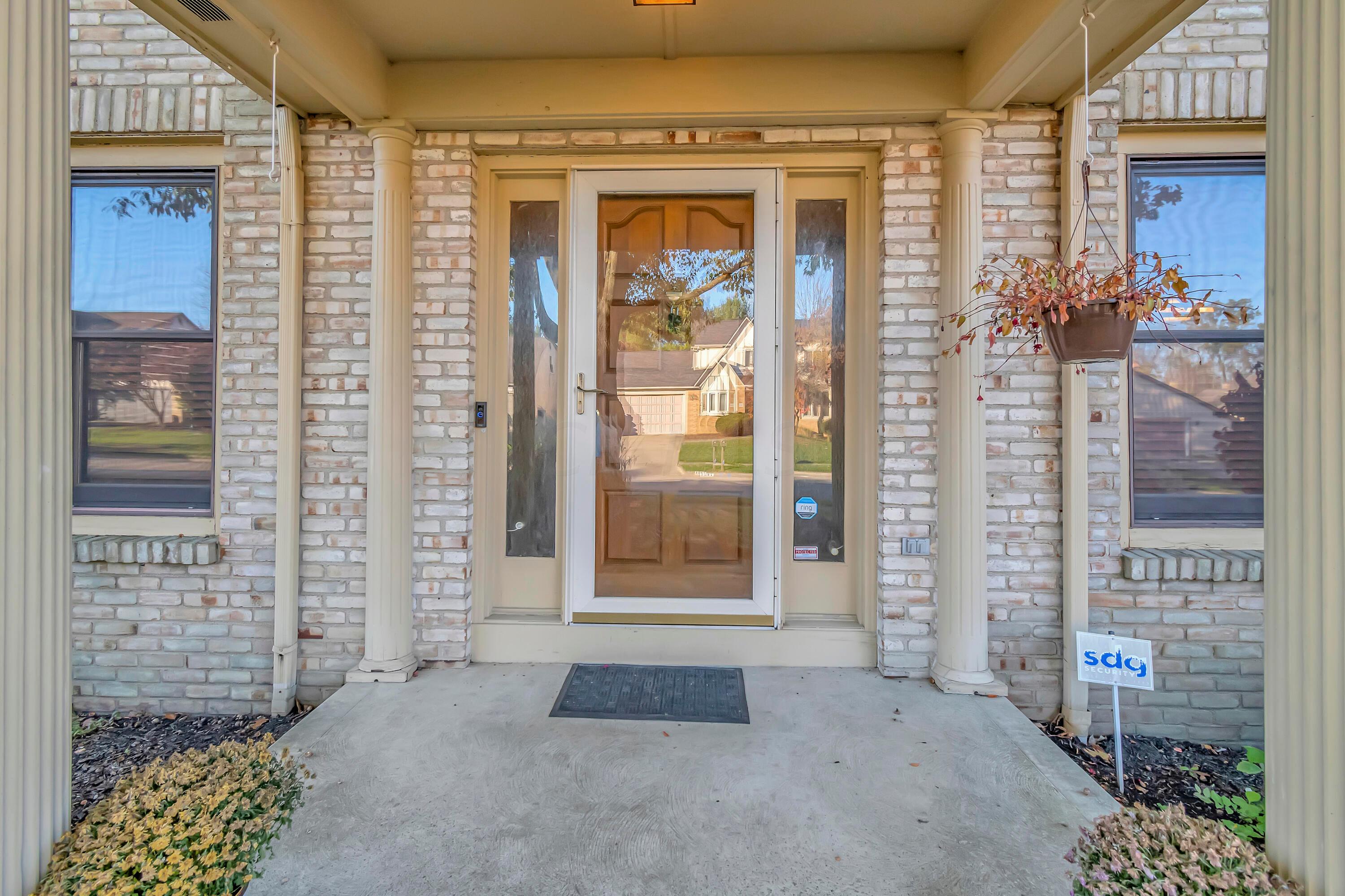 7453 Lindbrook Court