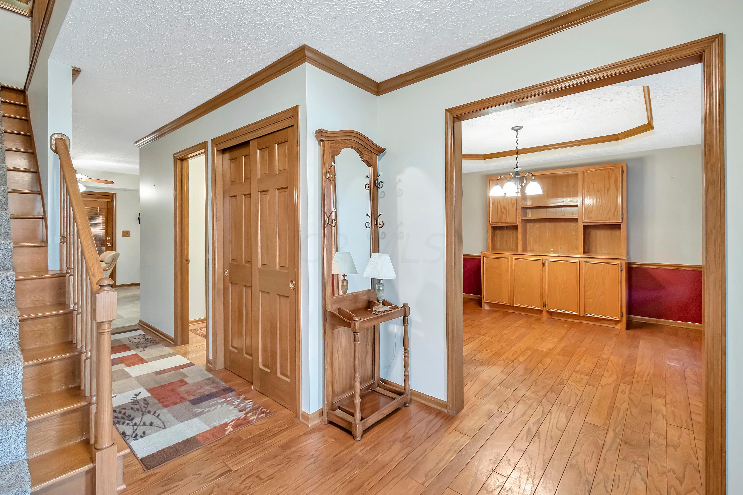 7453 Lindbrook Court