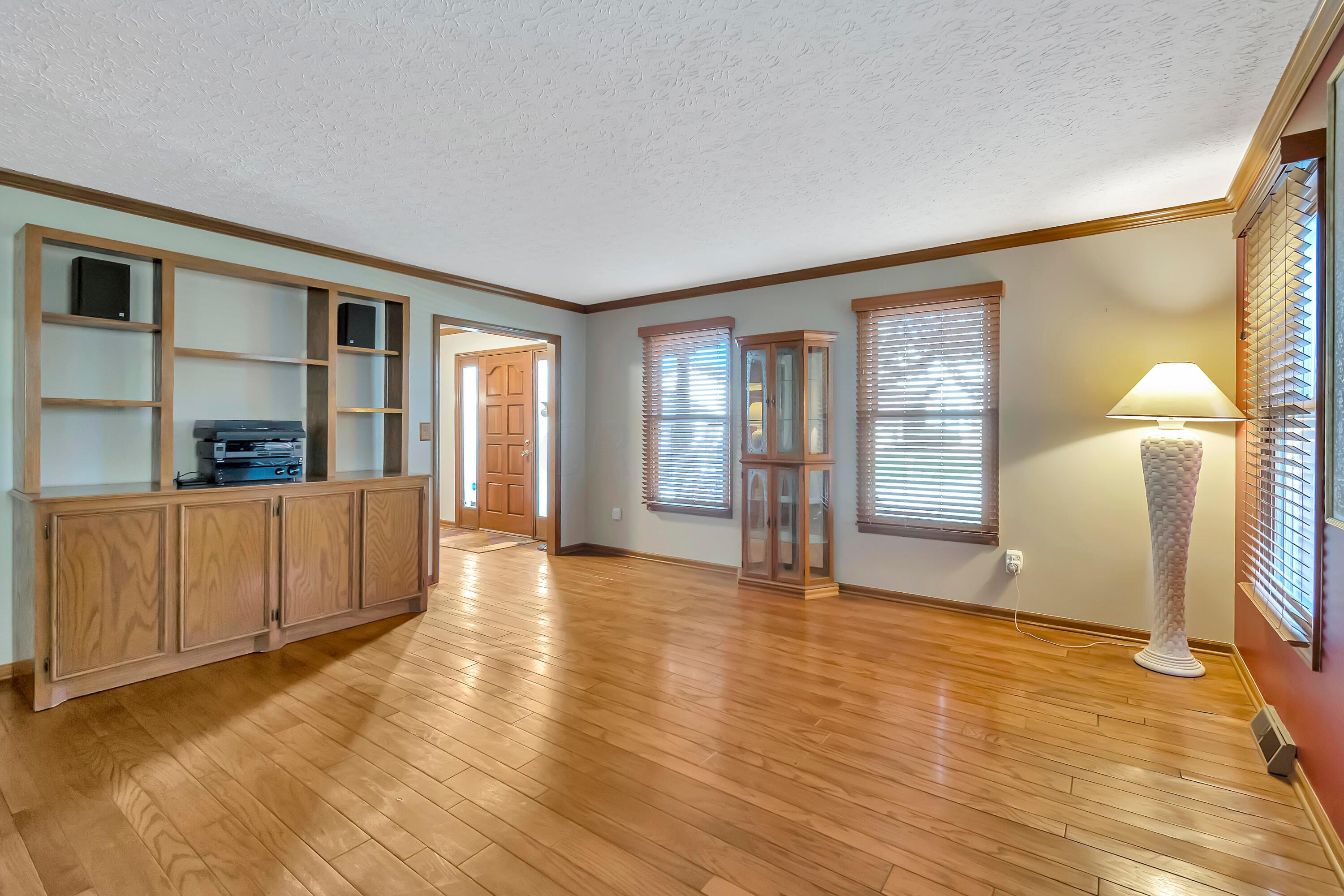 7453 Lindbrook Court