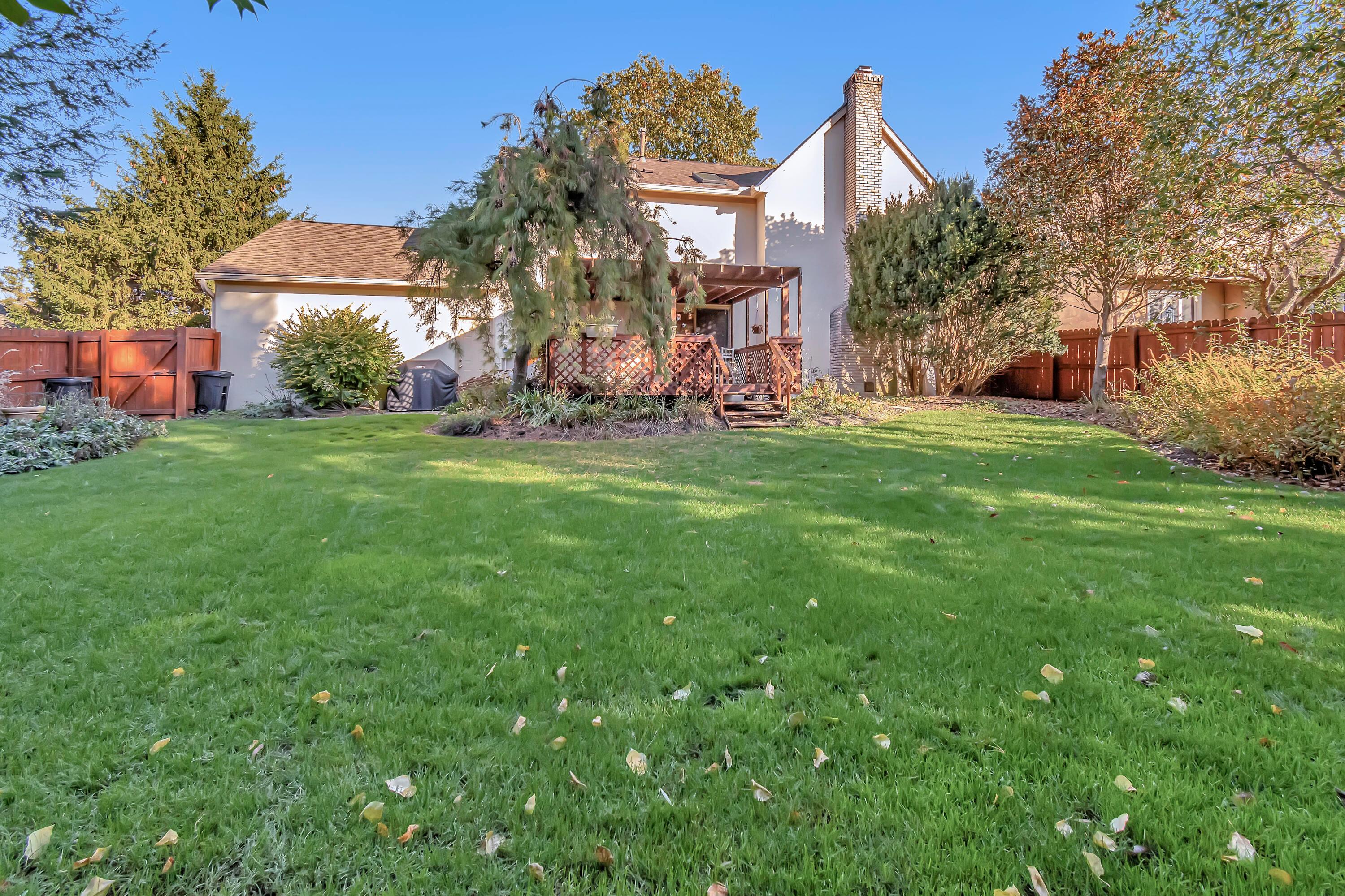 7453 Lindbrook Court