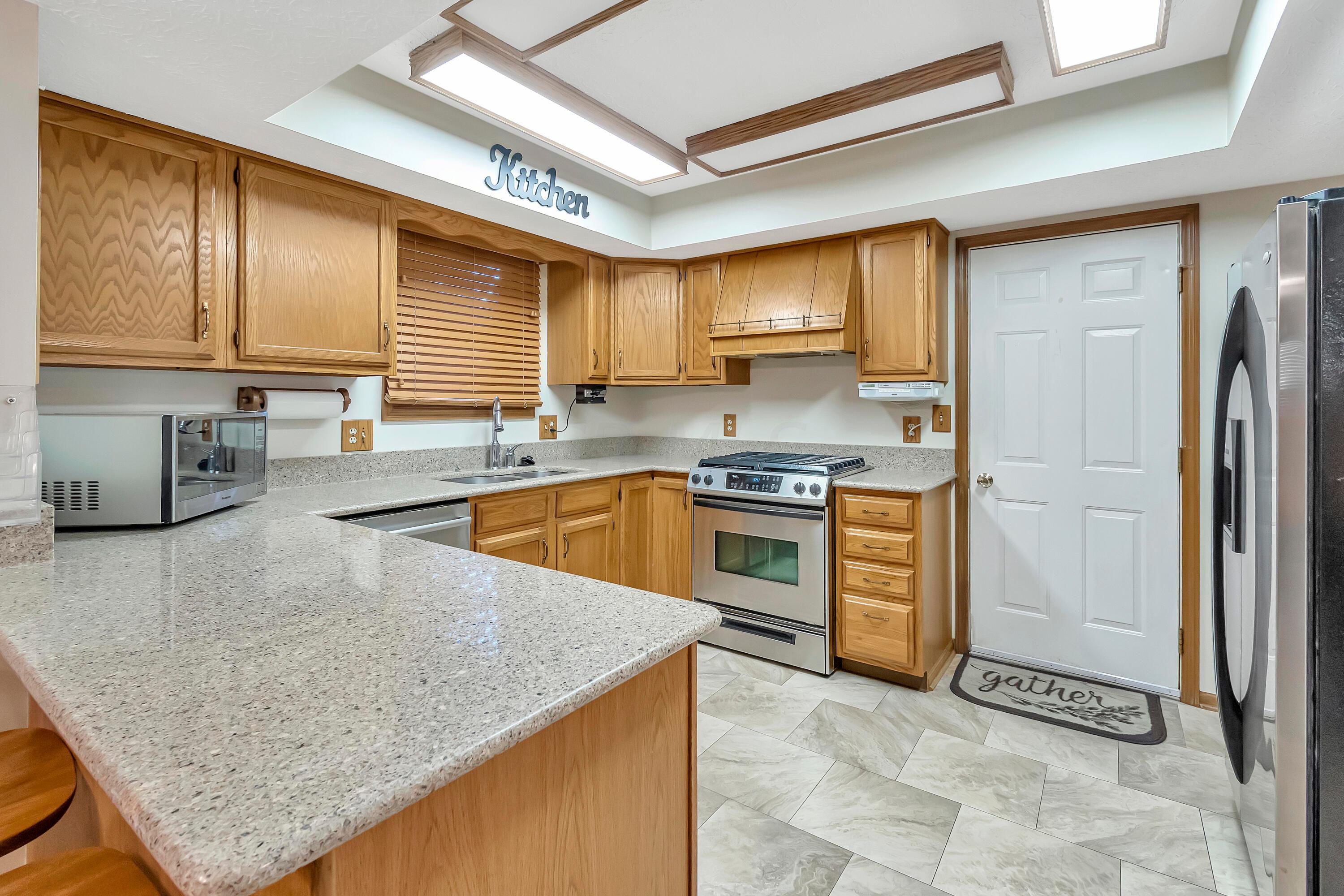 7453 Lindbrook Court