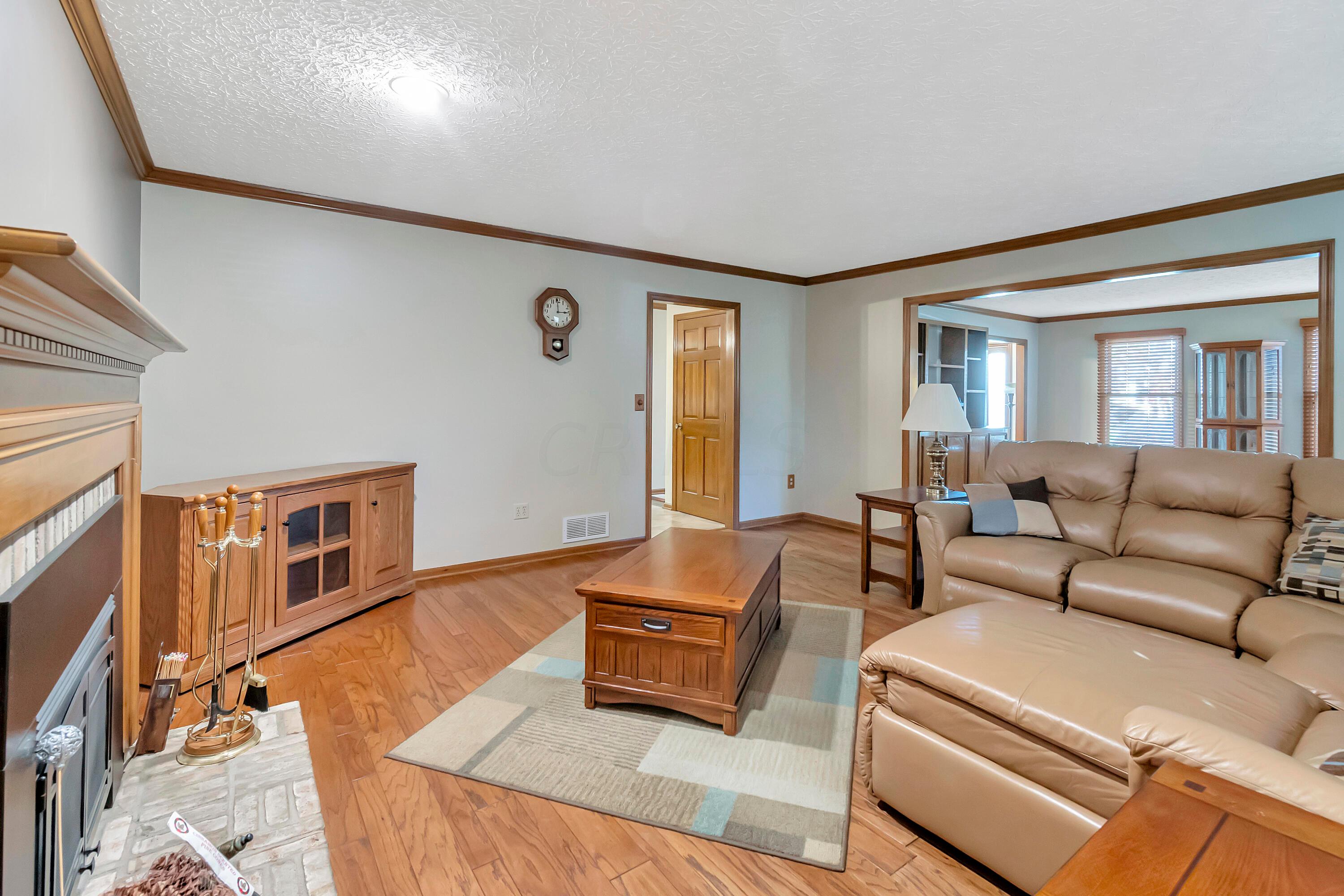 7453 Lindbrook Court