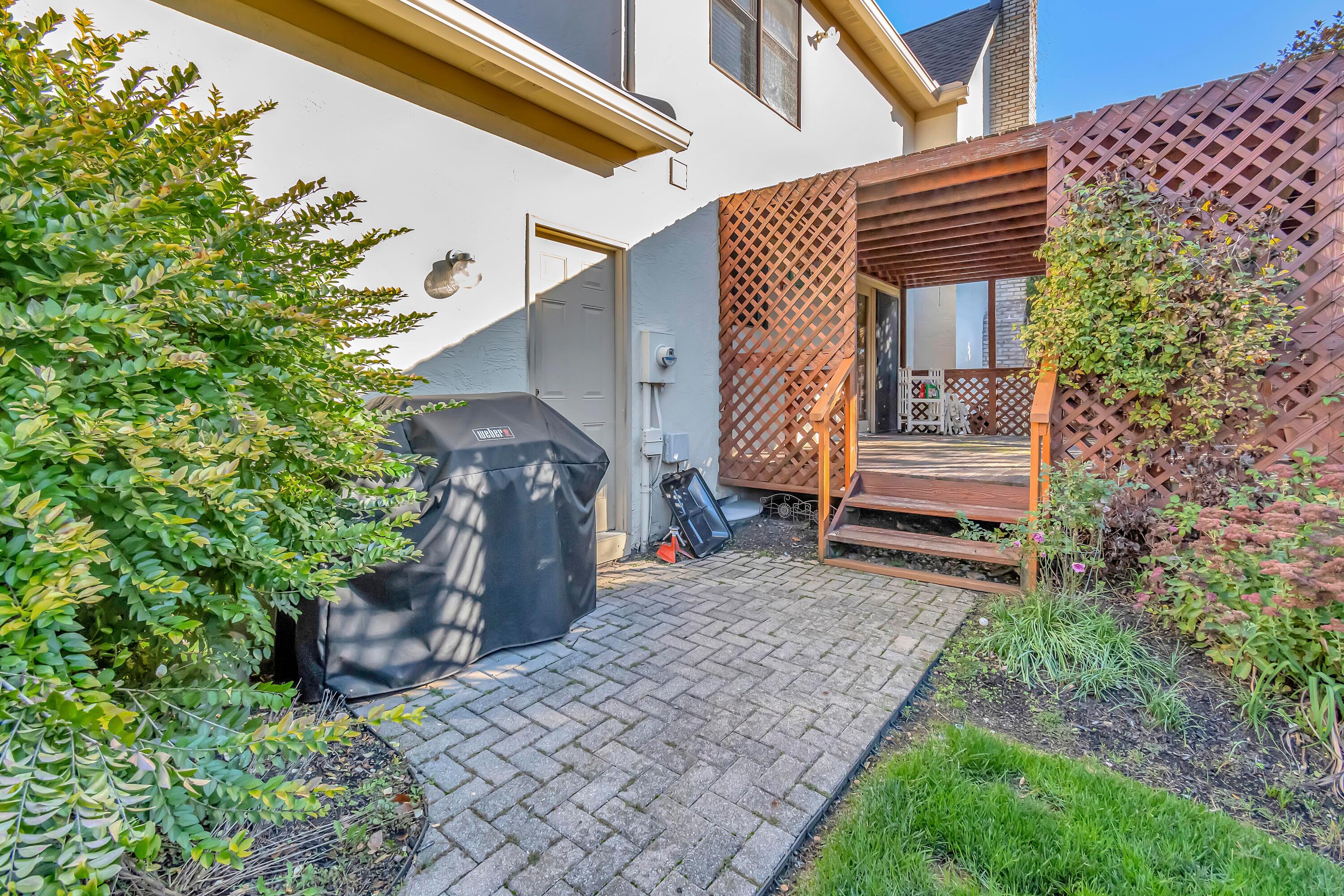 7453 Lindbrook Court