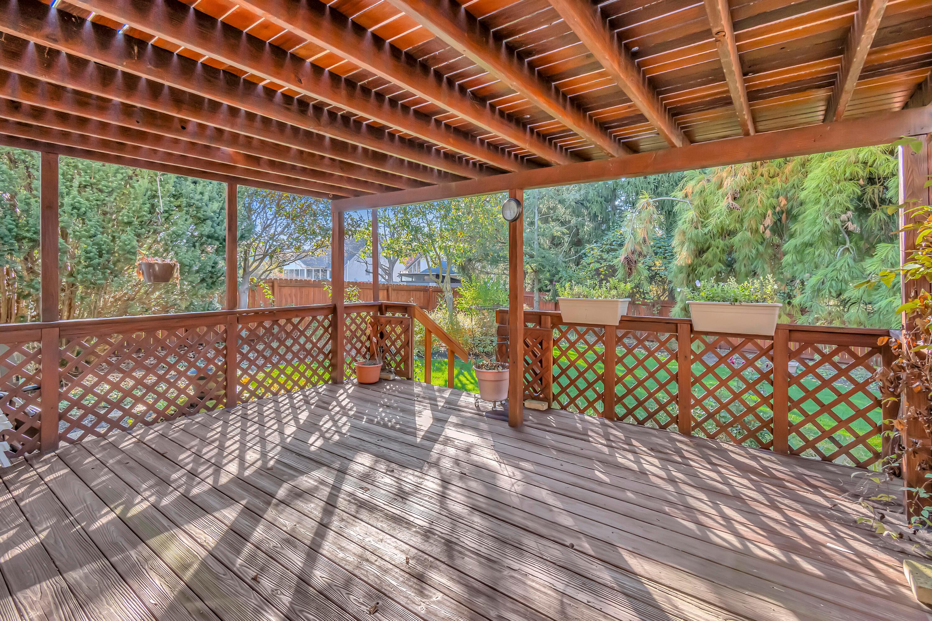 7453 Lindbrook Court