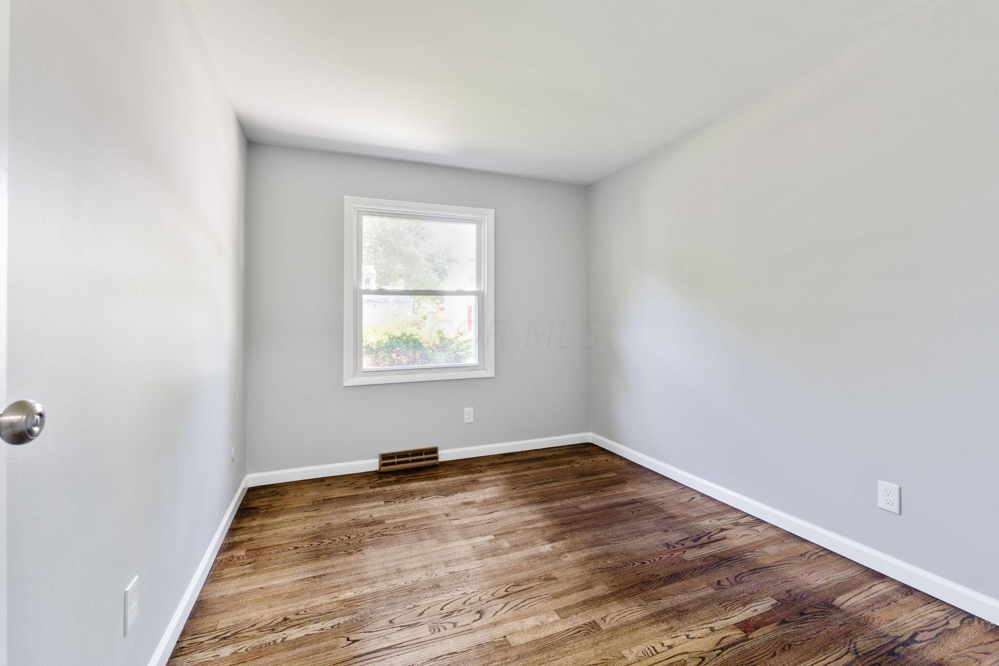 1707 Peardale Road N