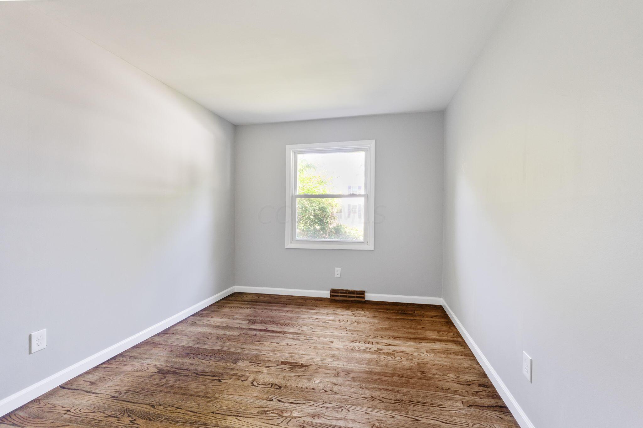 1707 Peardale Road N