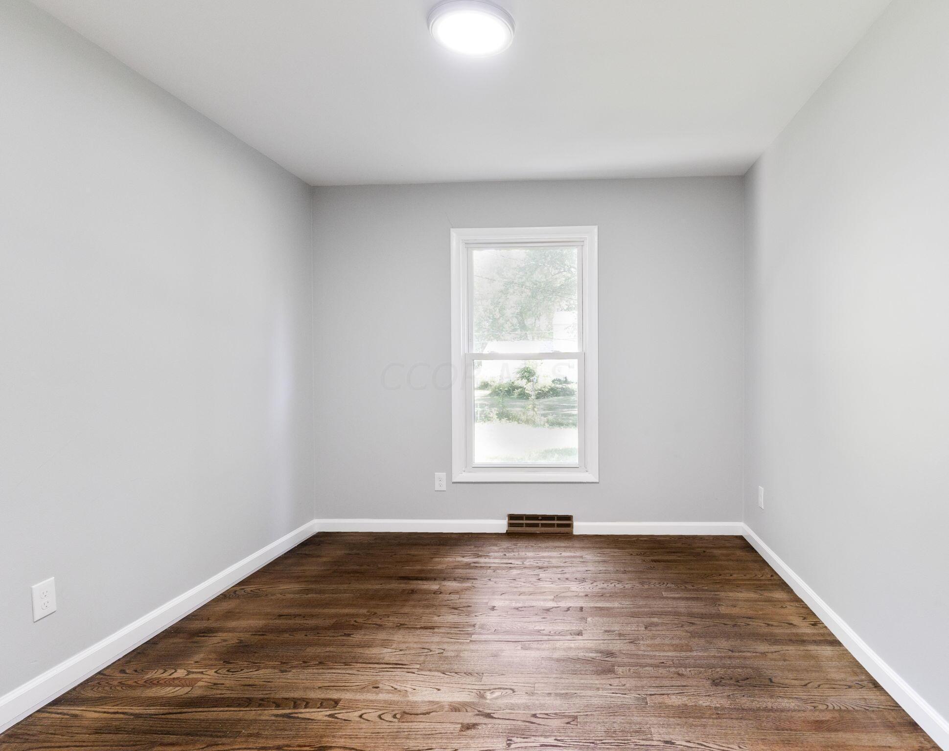 1707 Peardale Road N