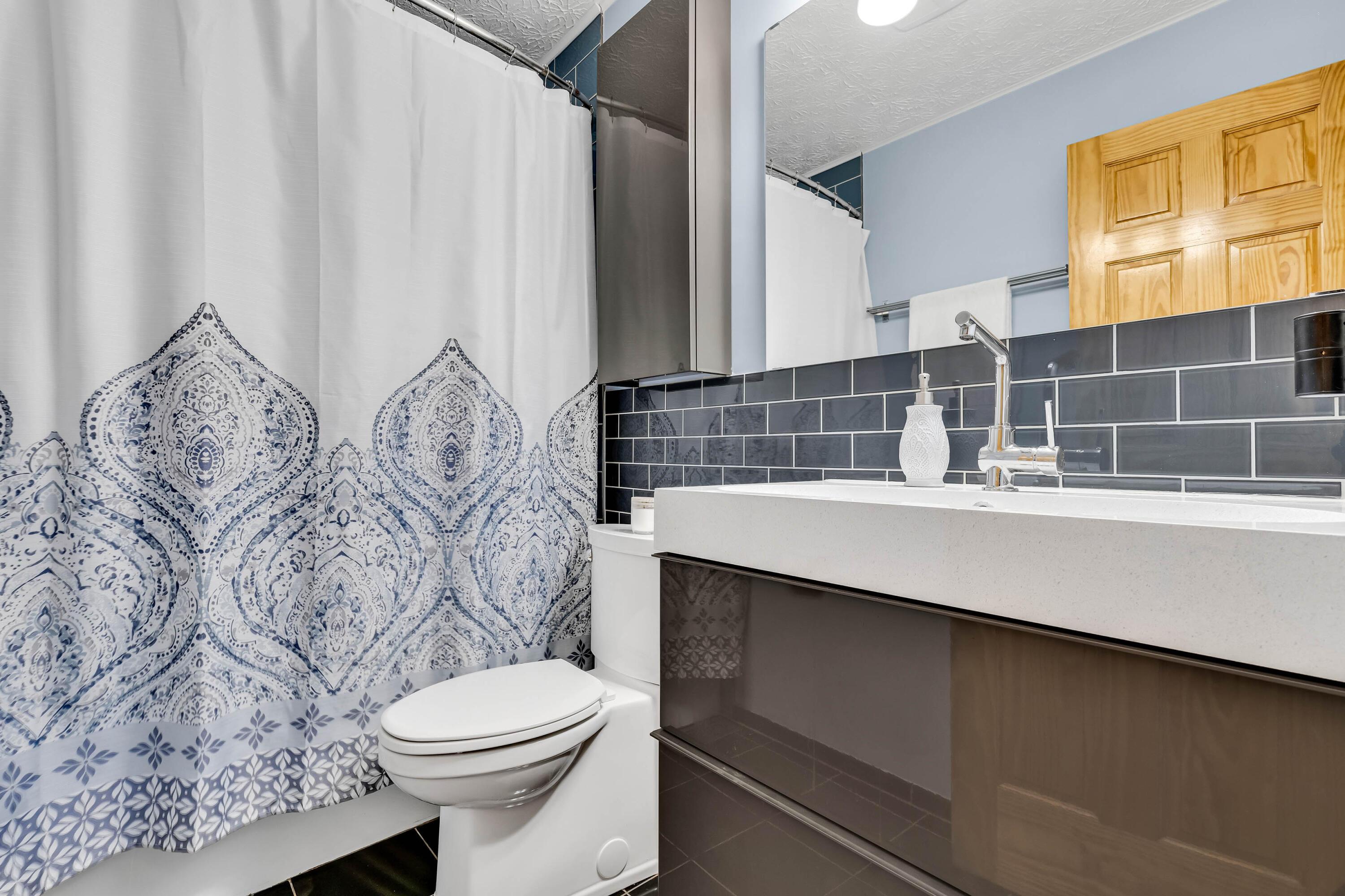 8148 Newark Avenue, 14-B