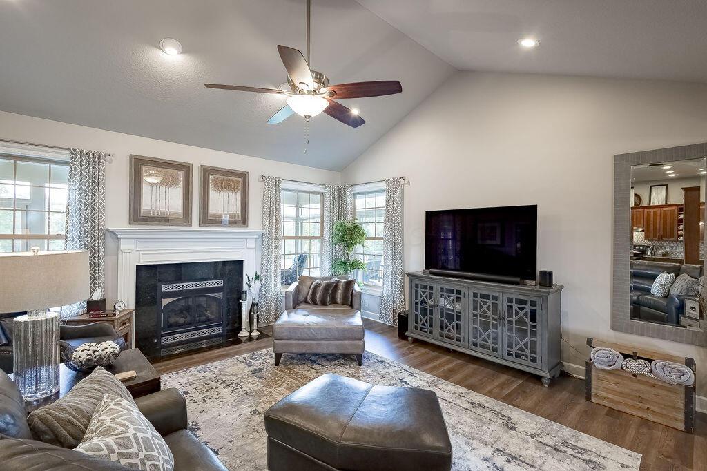 10339 New Delaware Road, Mount Vernon