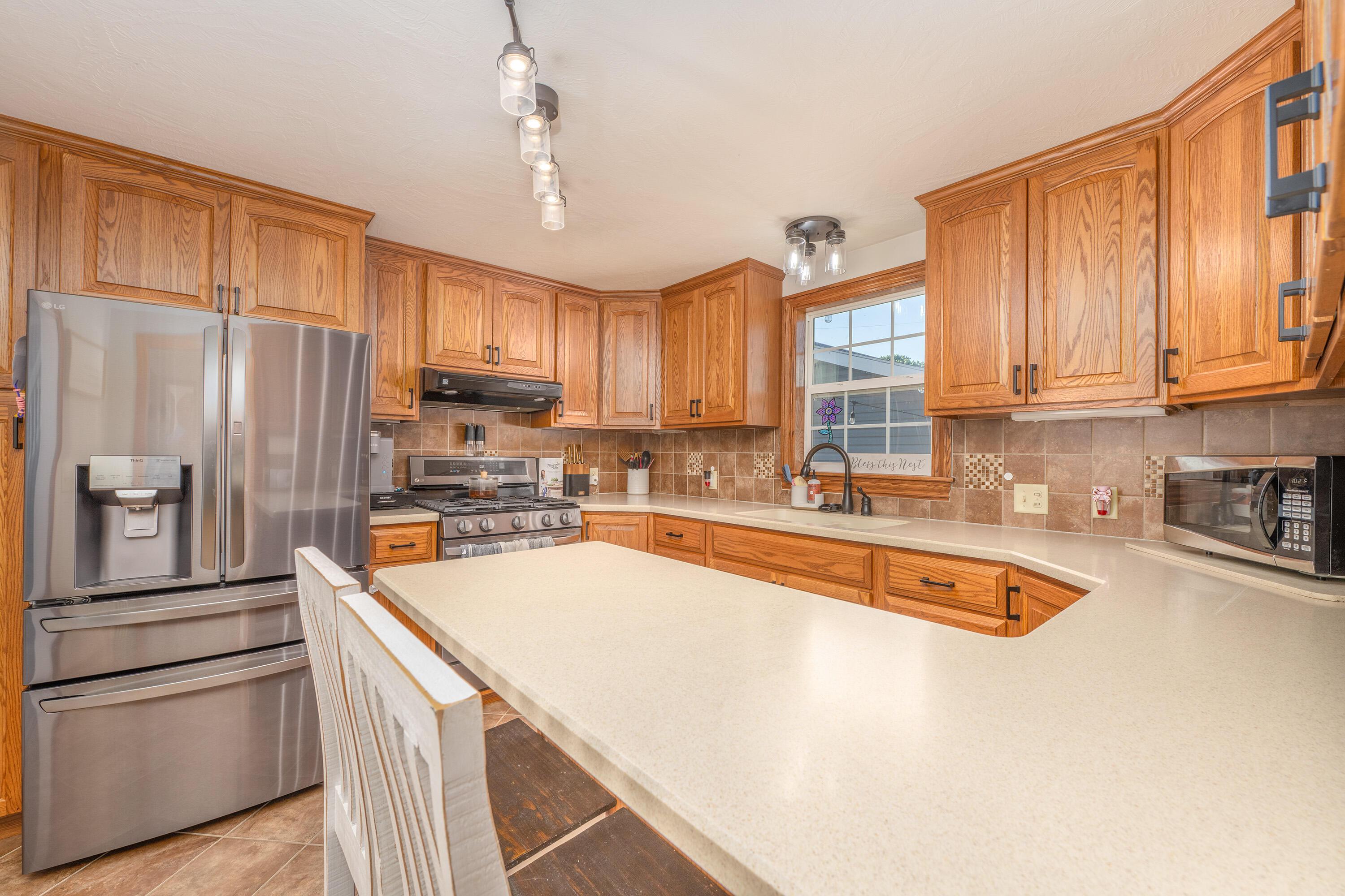 6 Ridgewood Avenue