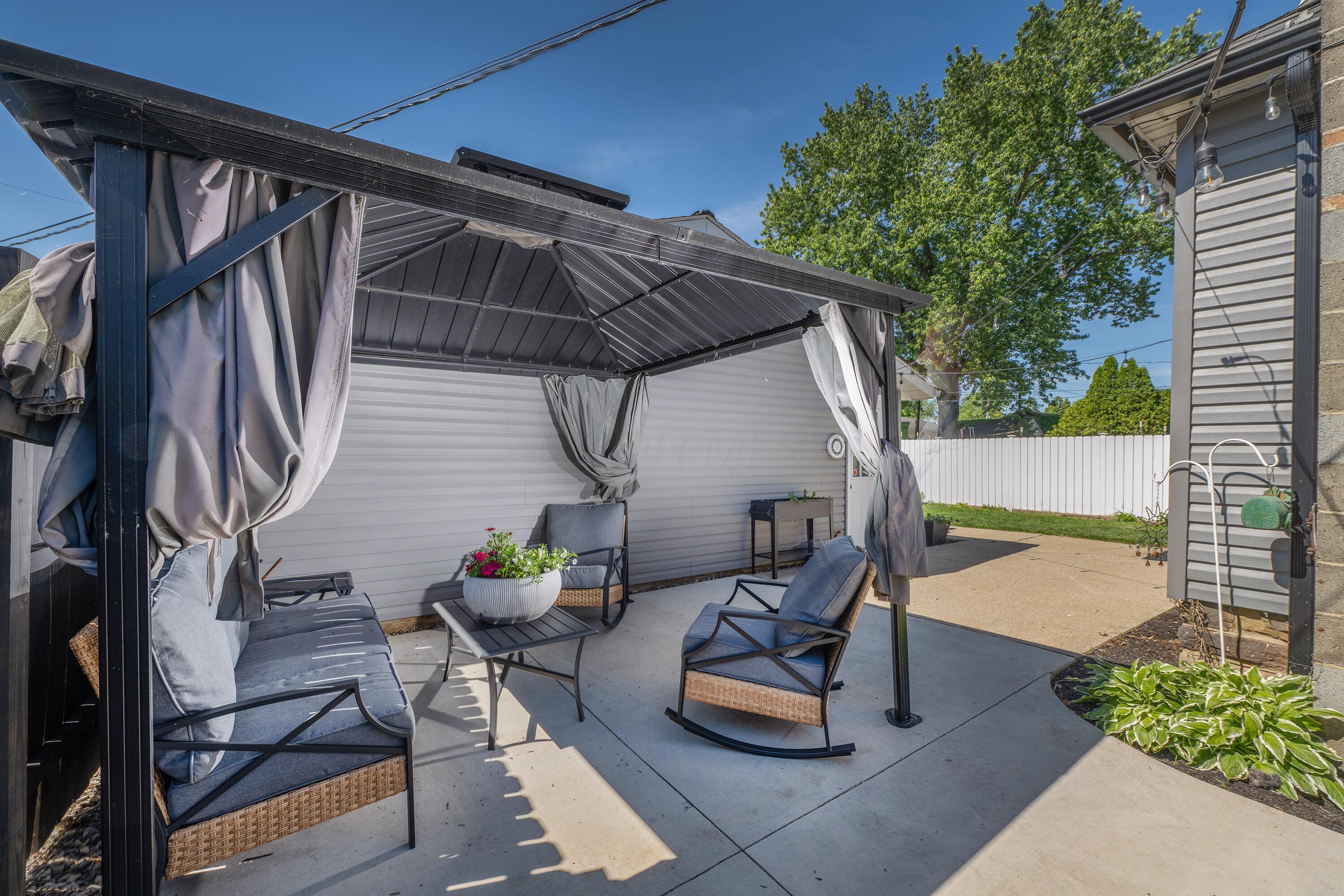 6 Ridgewood Avenue