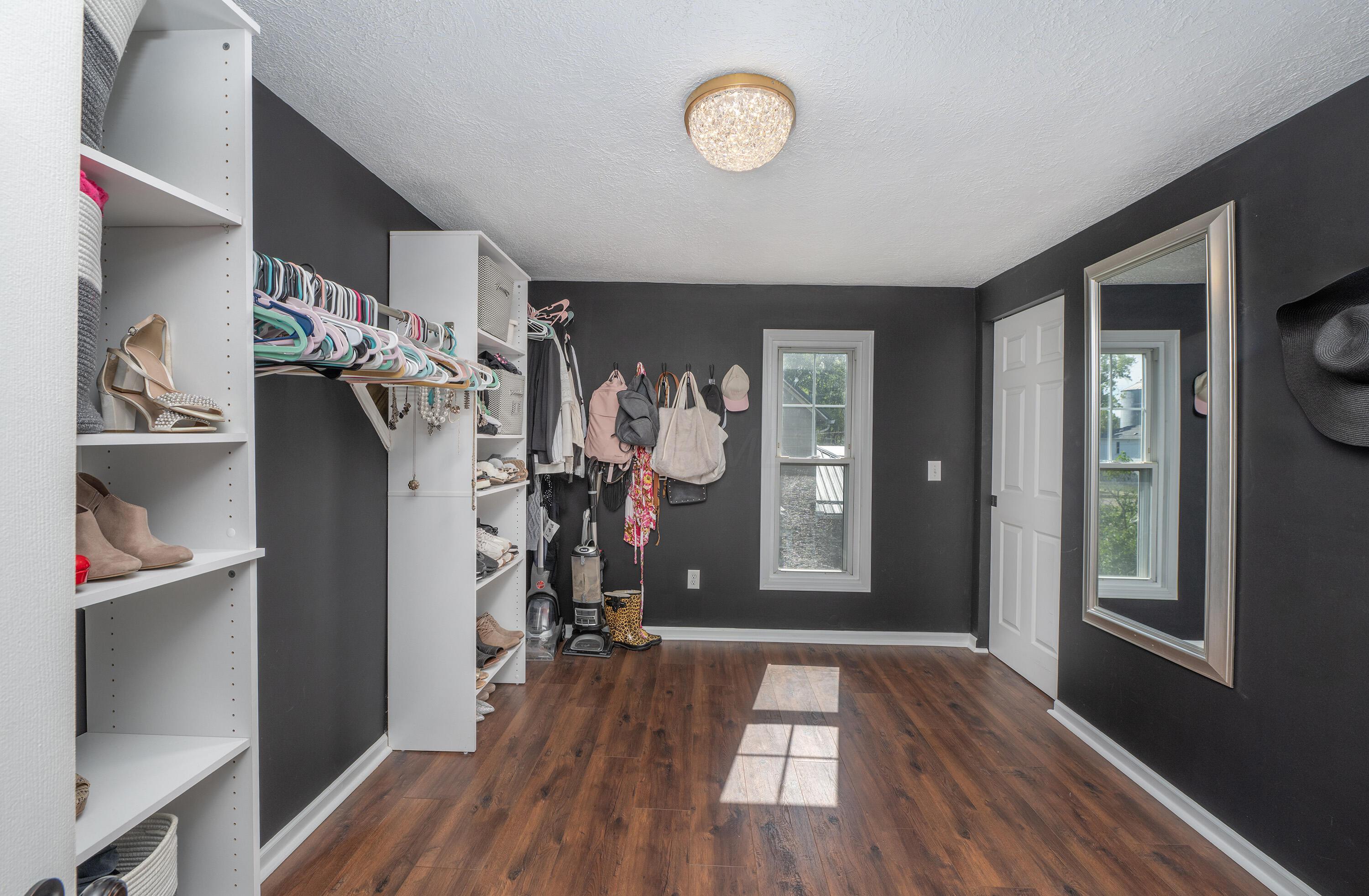 6 Ridgewood Avenue