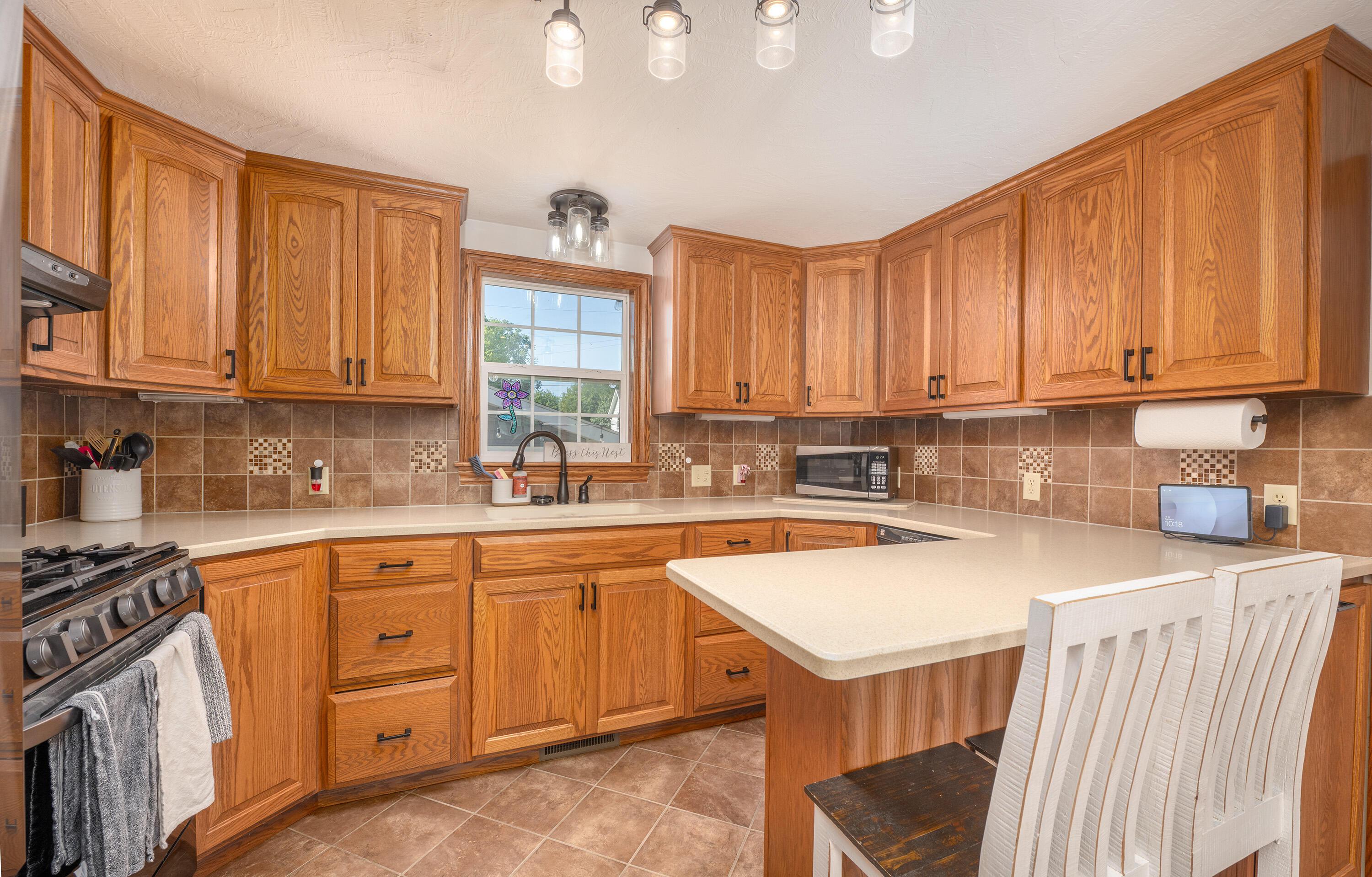 6 Ridgewood Avenue