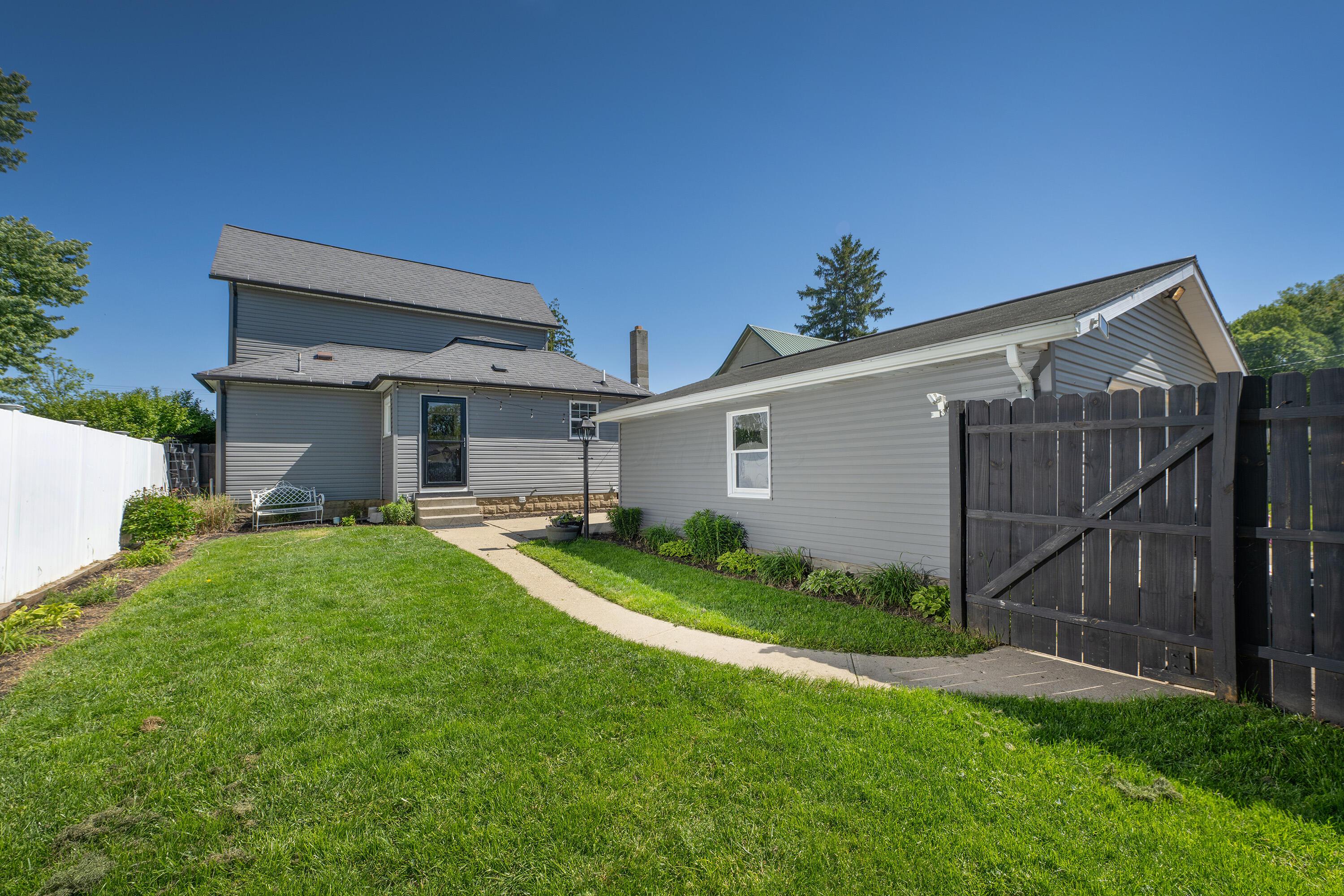 6 Ridgewood Avenue