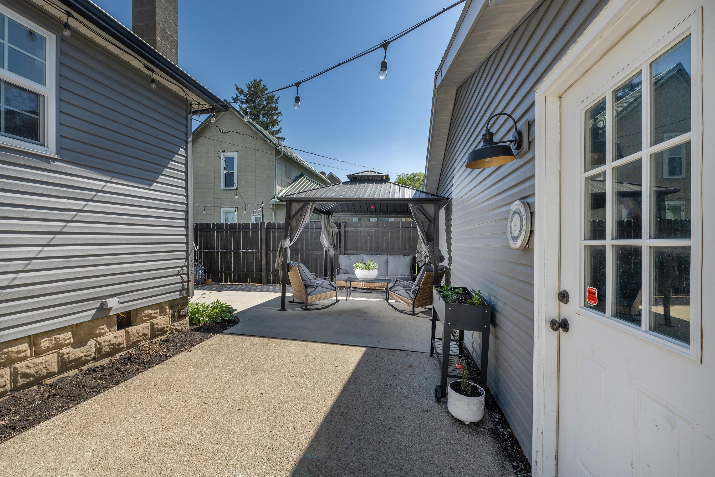 6 Ridgewood Avenue