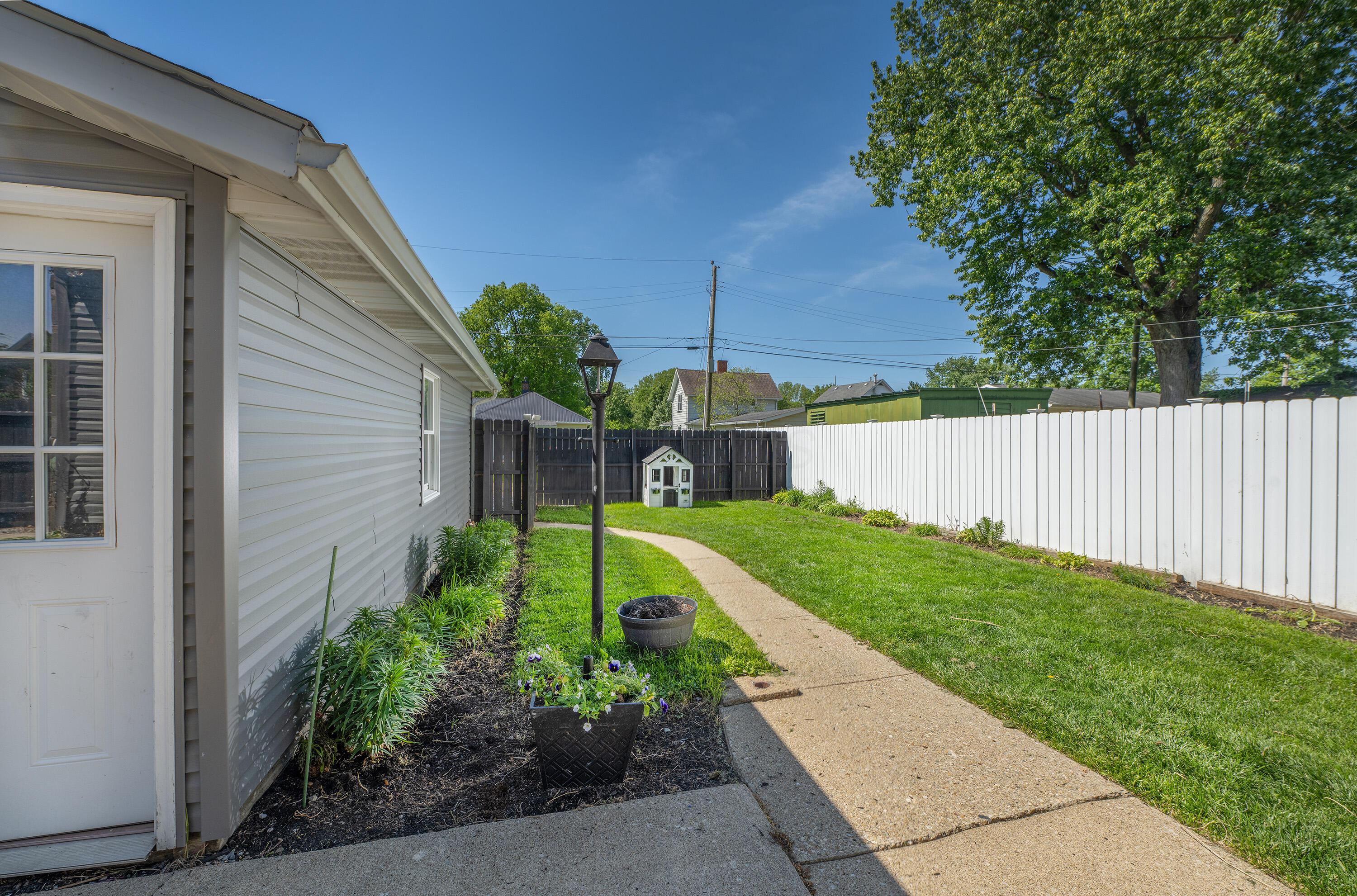 6 Ridgewood Avenue