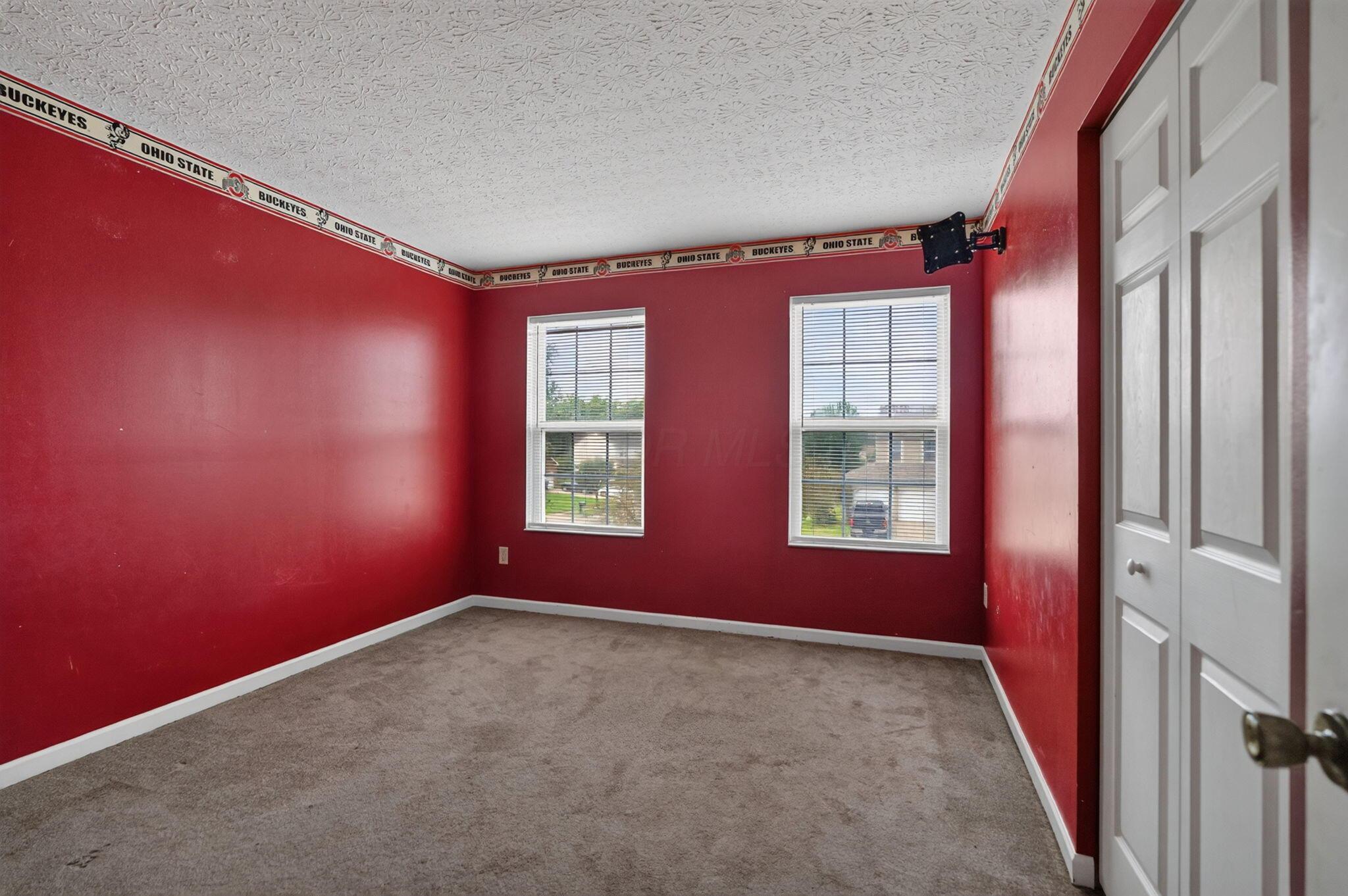 156 Knights Bridge Drive E