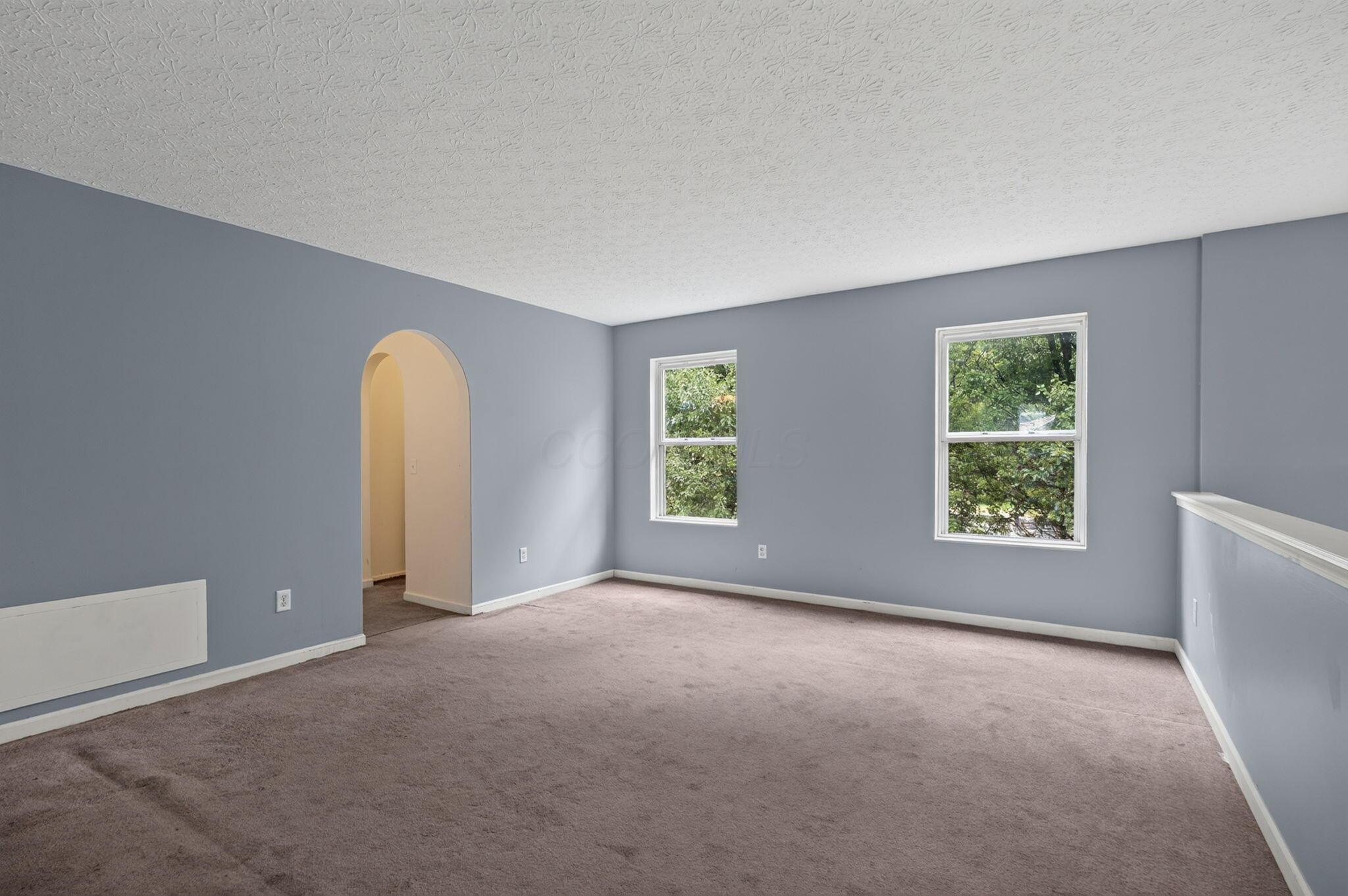 156 Knights Bridge Drive E