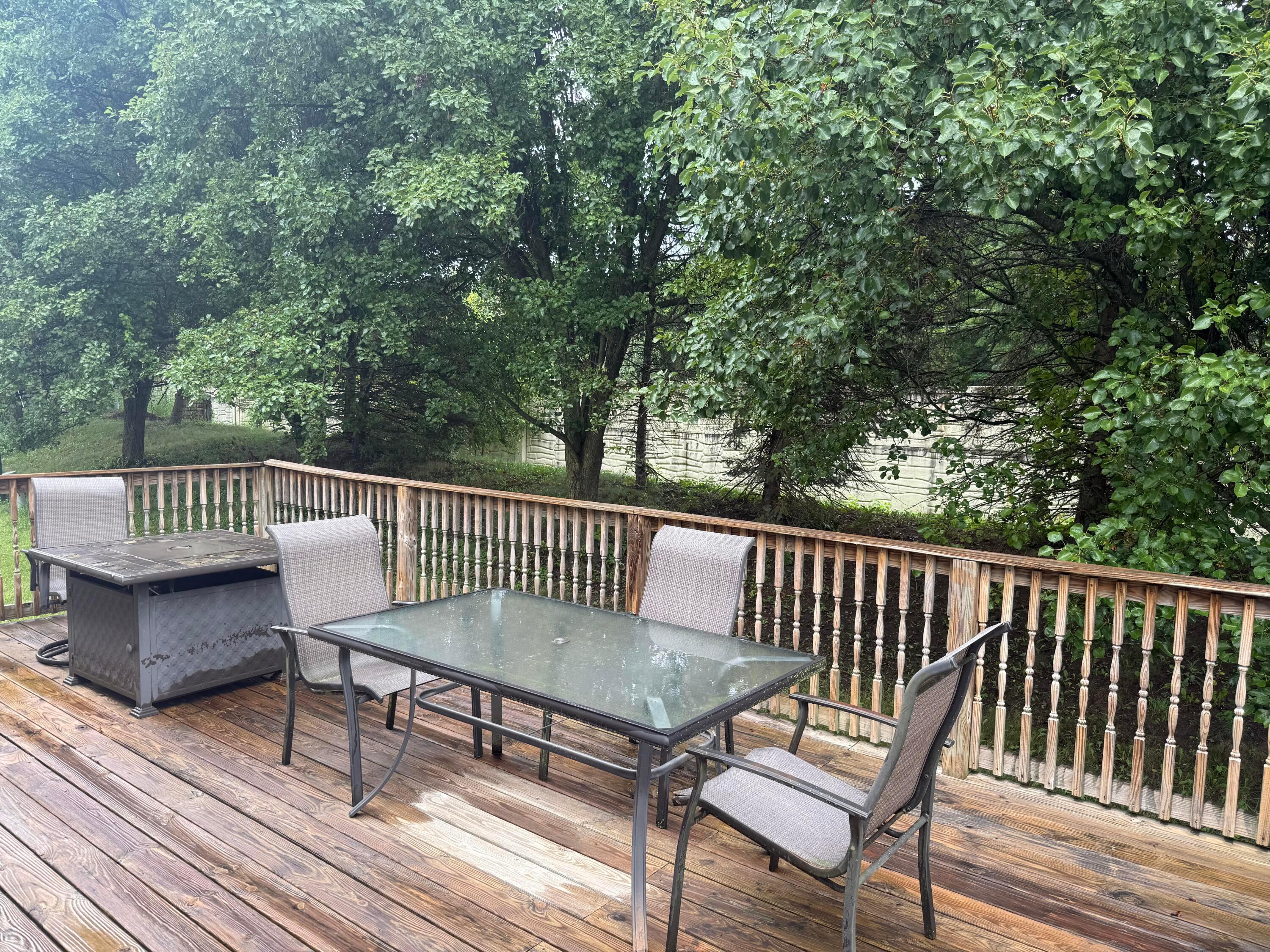 156 Knights Bridge Drive E