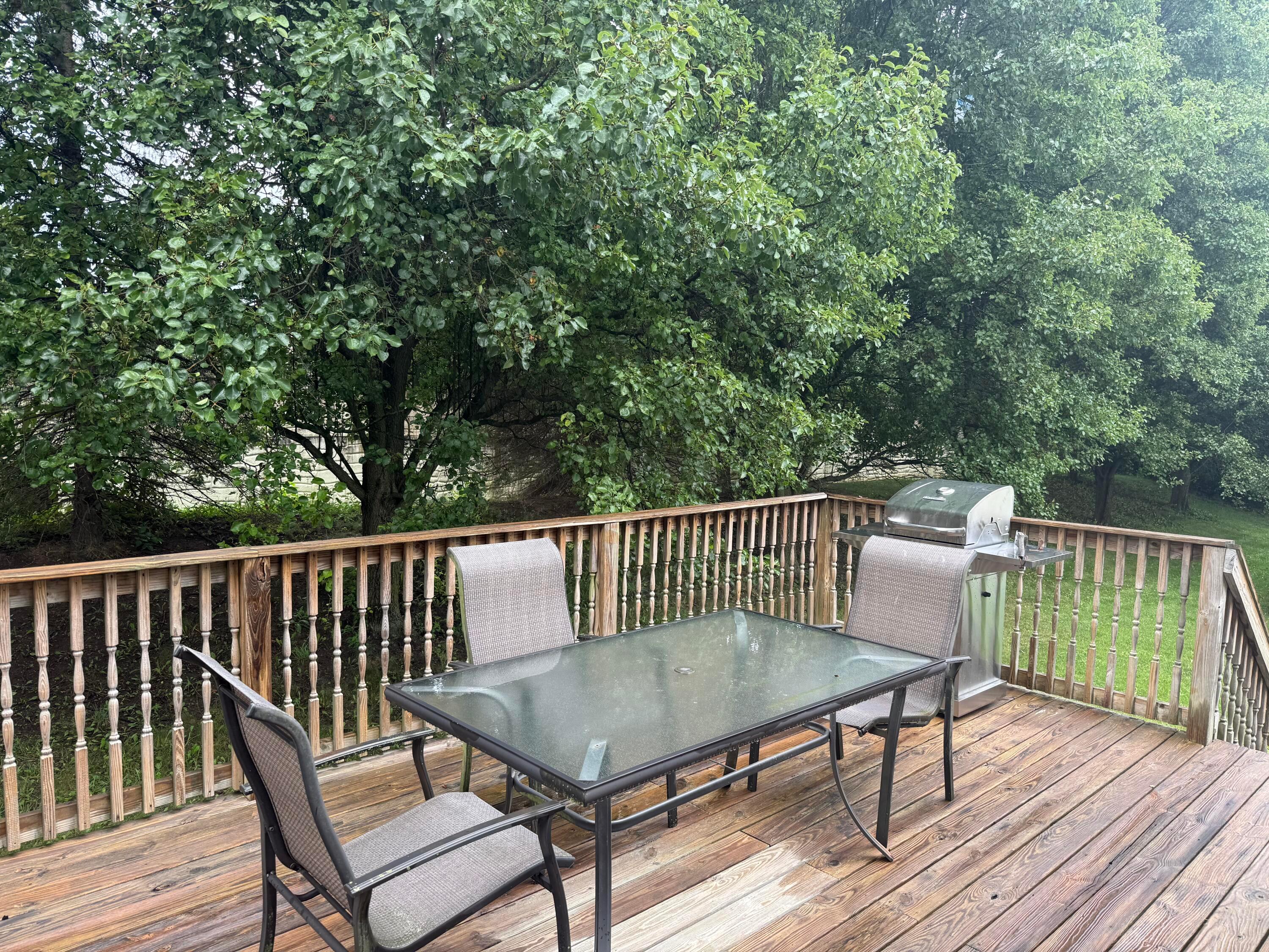 156 Knights Bridge Drive E