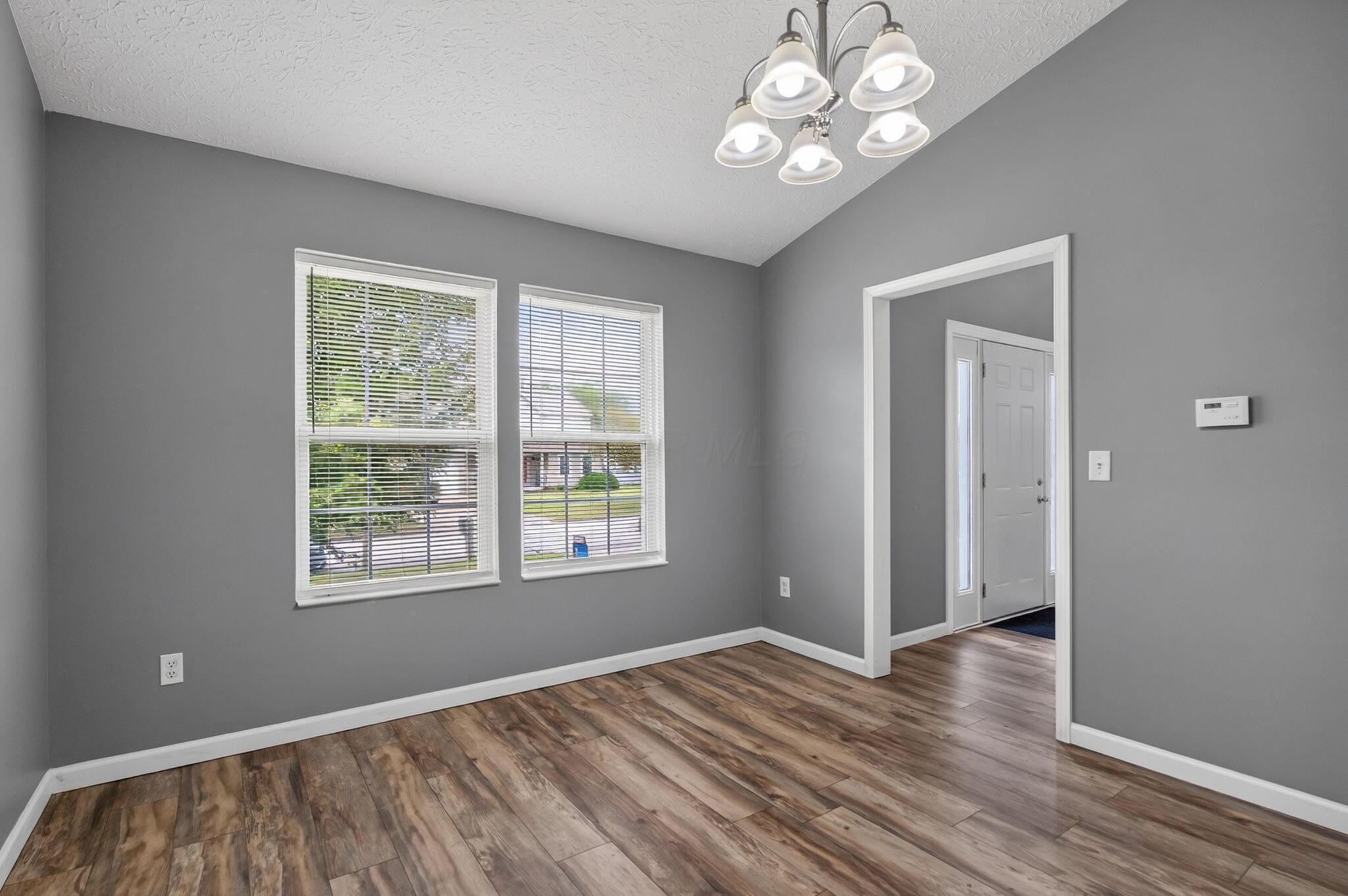 156 Knights Bridge Drive E
