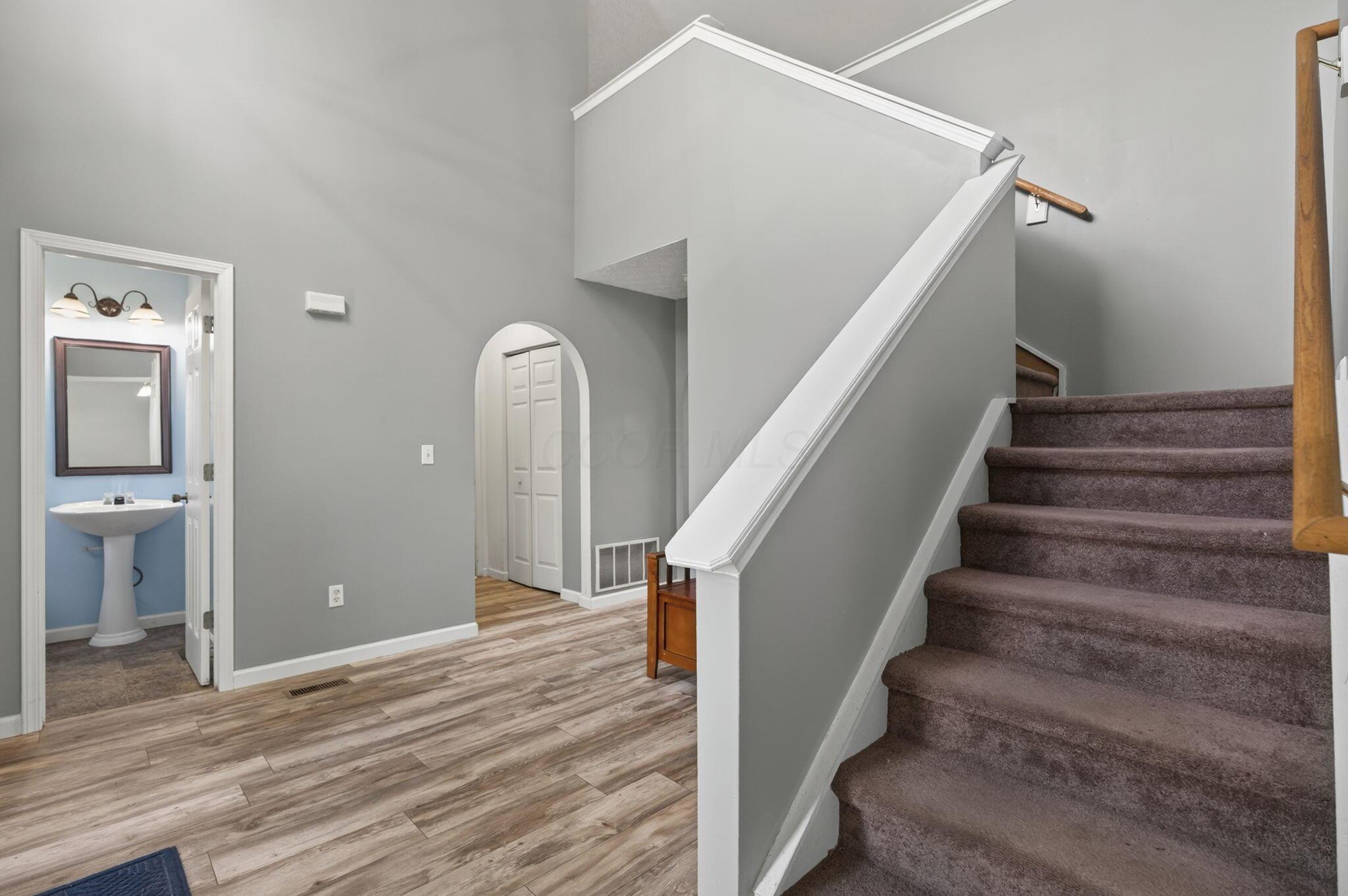 156 Knights Bridge Drive E