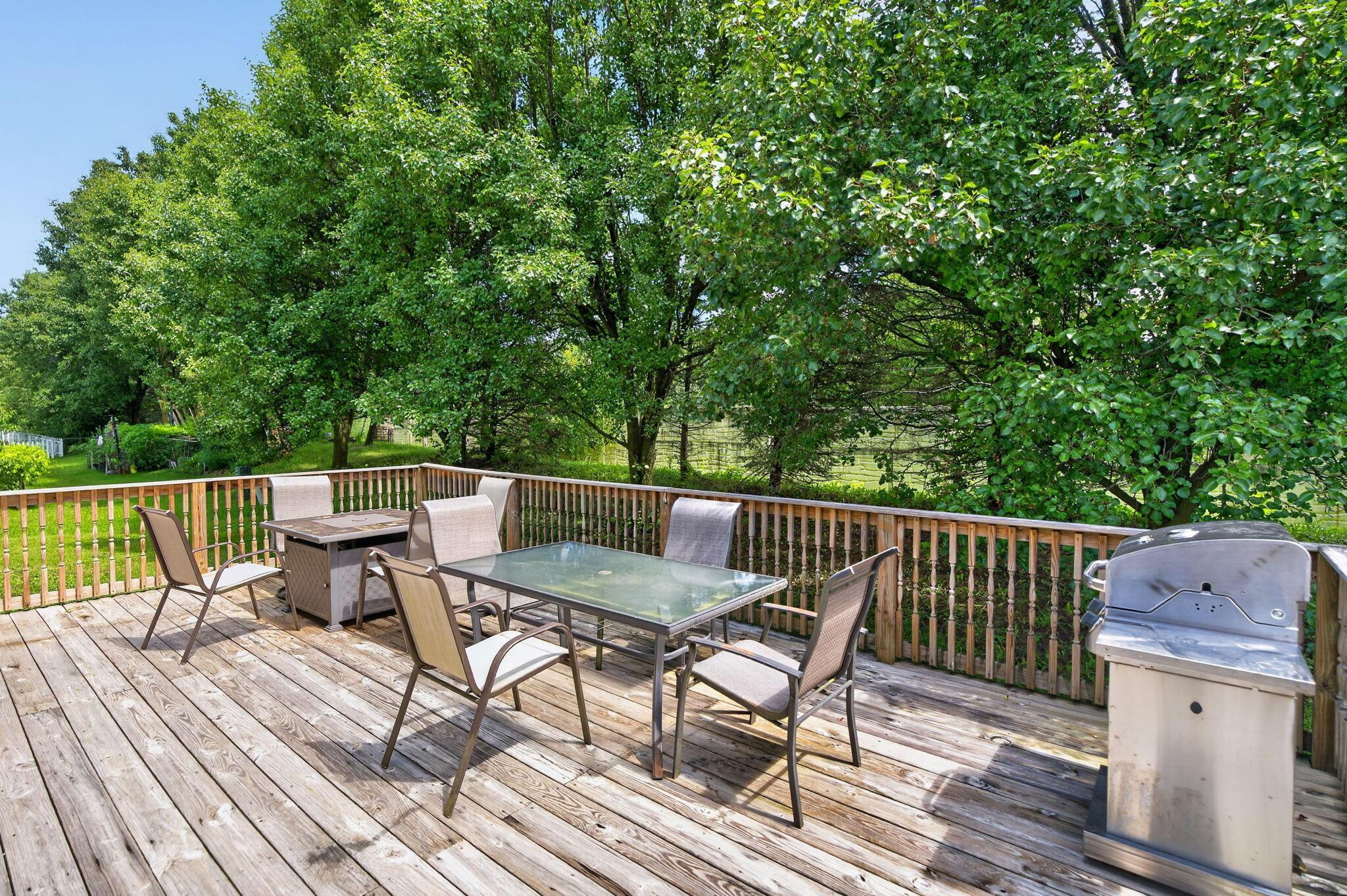 156 Knights Bridge Drive E
