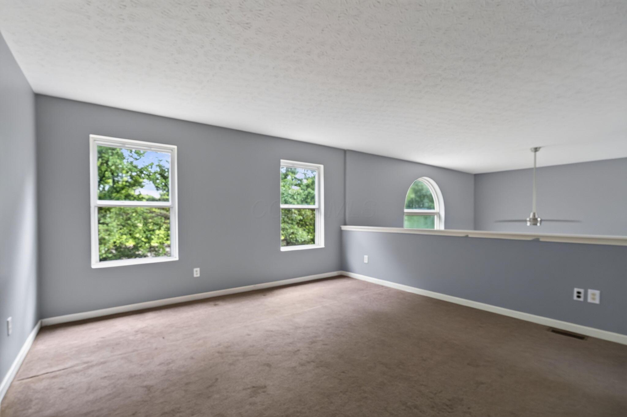 156 Knights Bridge Drive E