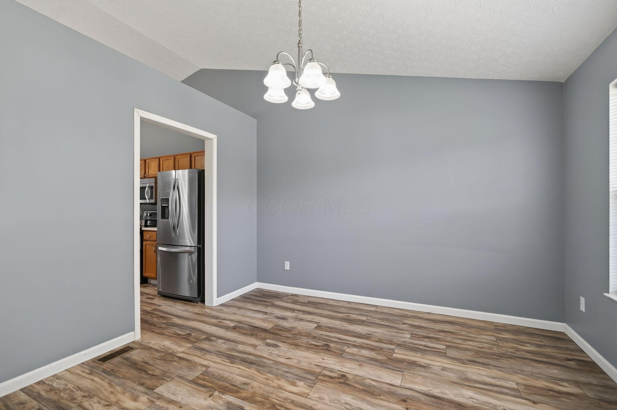 156 Knights Bridge Drive E